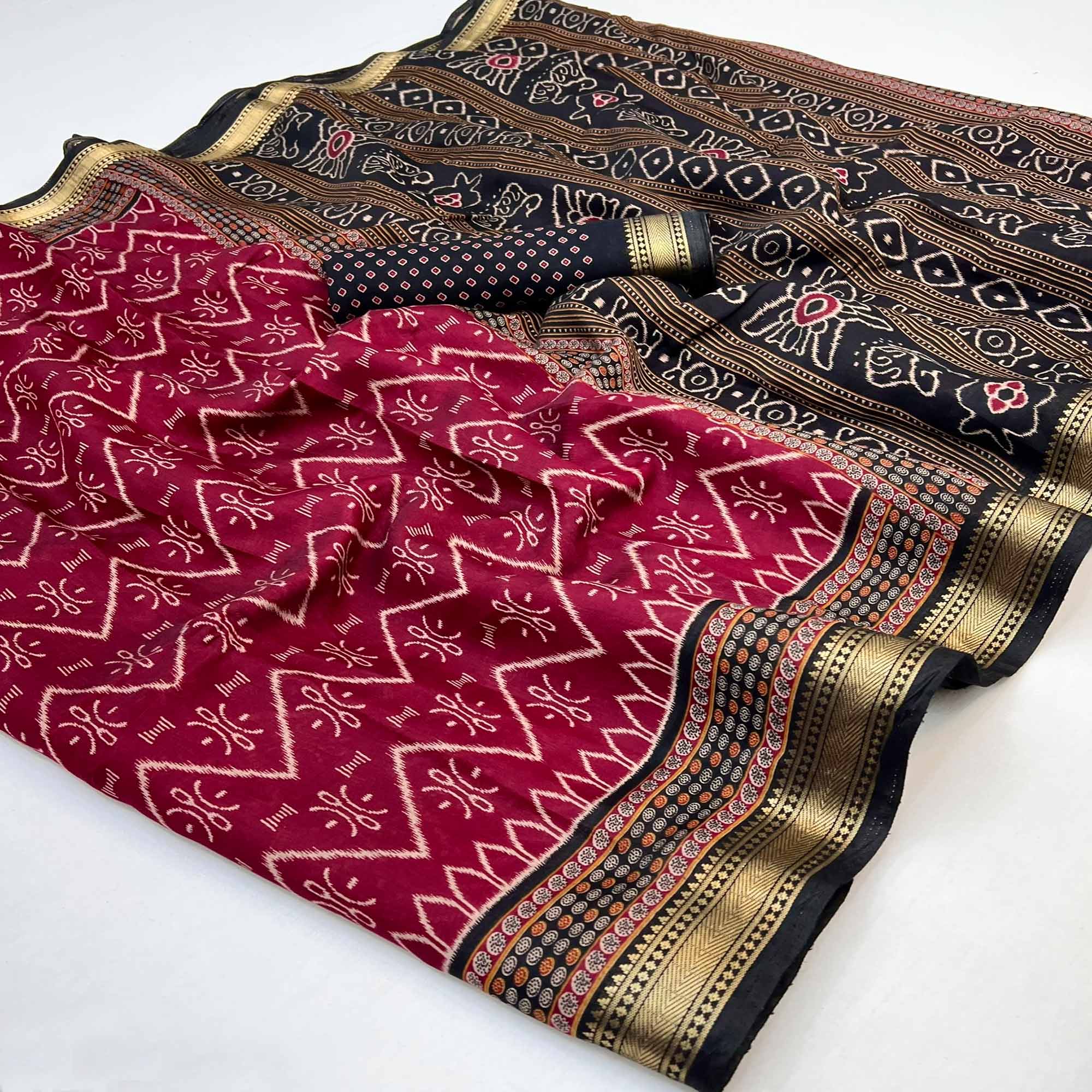 Comfortable Maroon Mulmul Cotton Saree with Modern Zig Zag Design