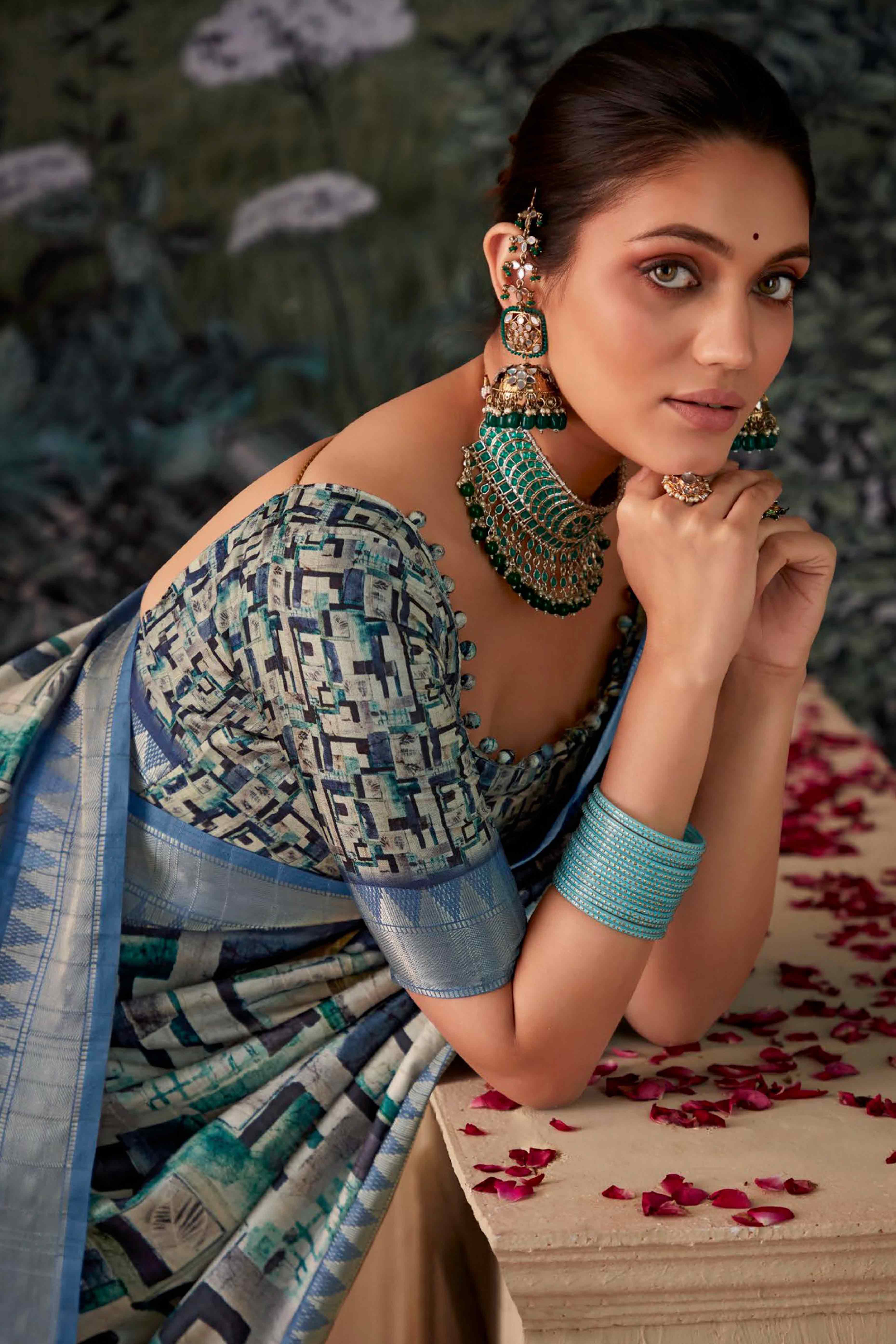 Trendy Digital Printed Silk Blend Saree in Blue