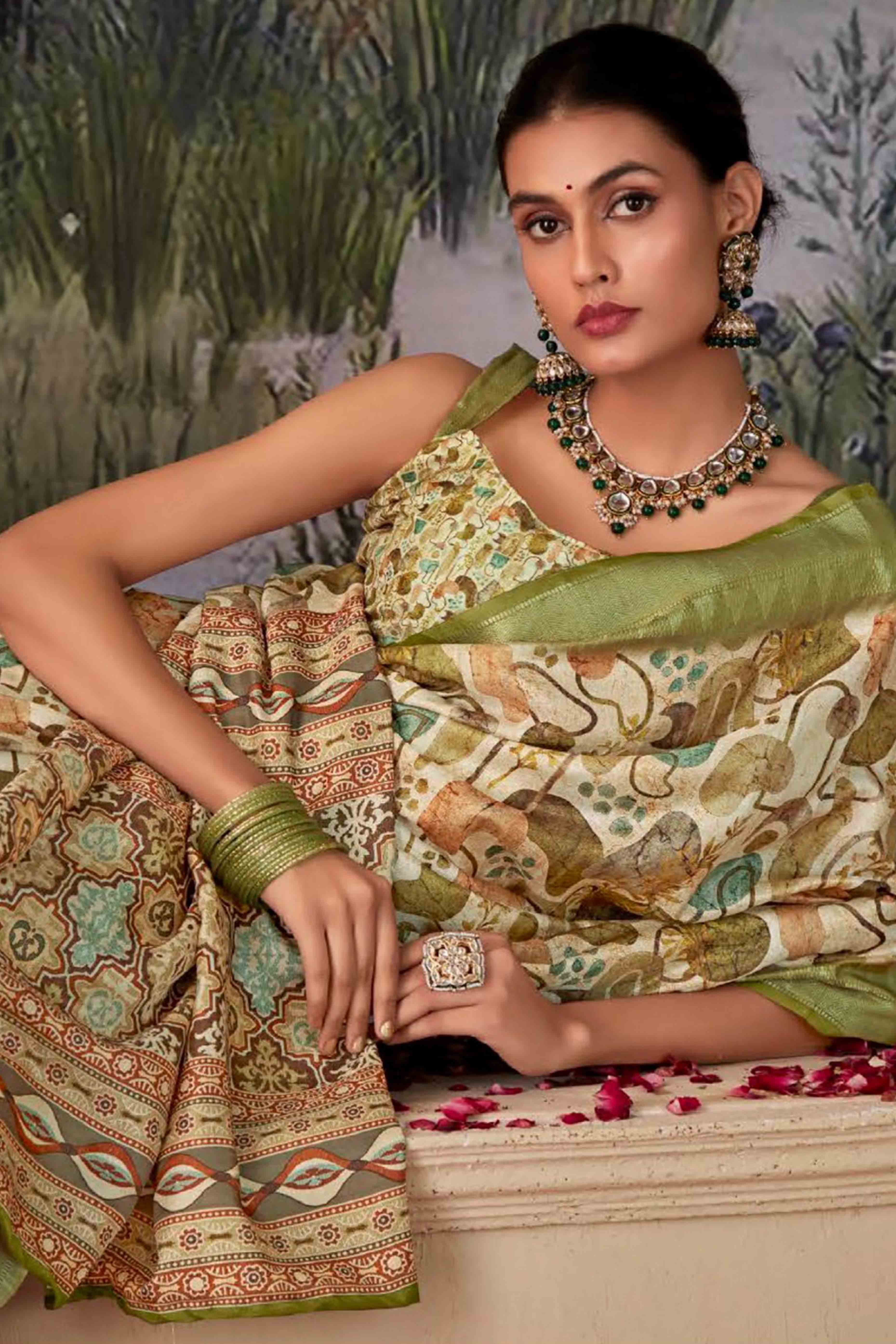 Trendy Digital Printed Silk Blend Saree in Green
