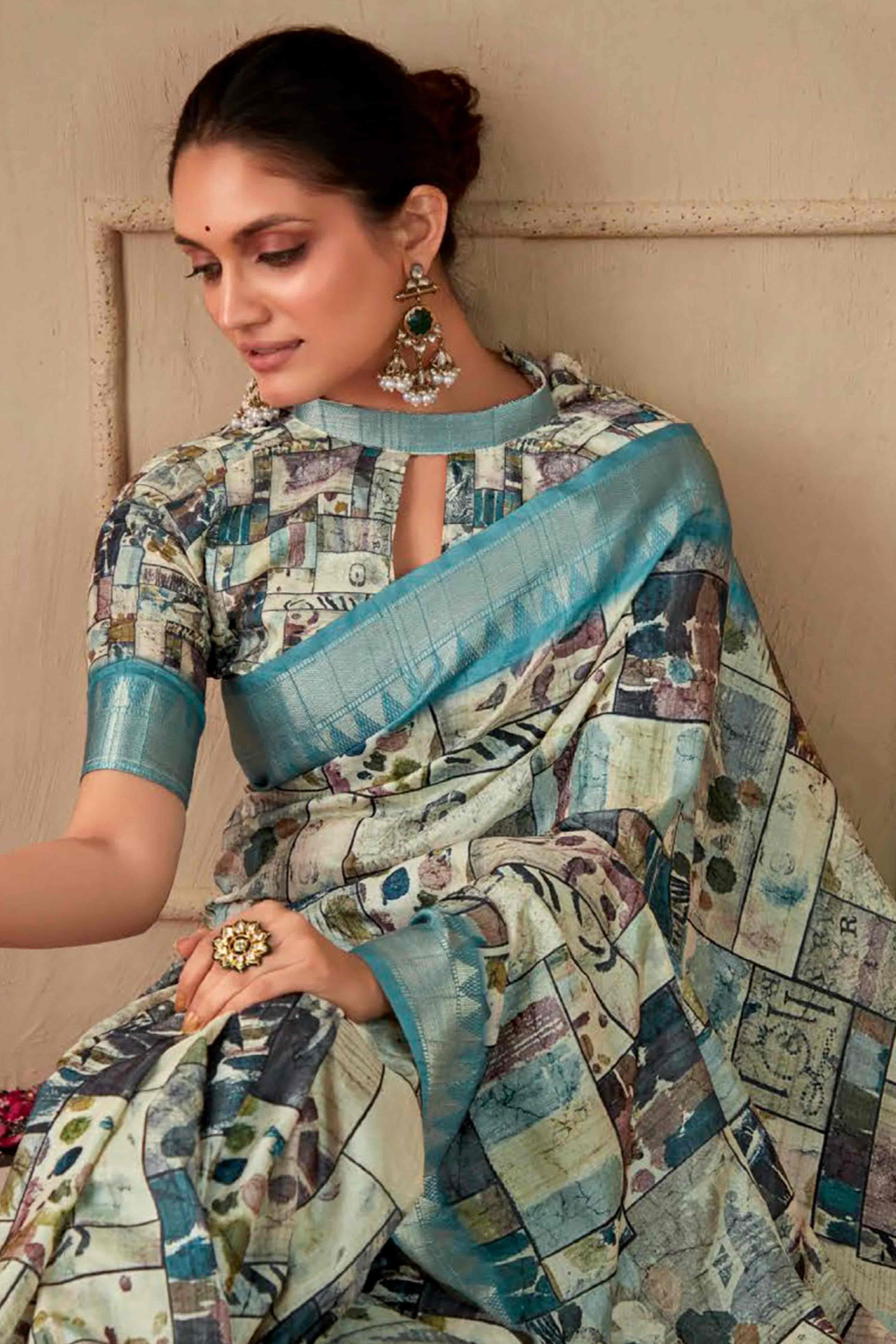 Trendy Digital Printed Silk Blend Saree in Turquoise
