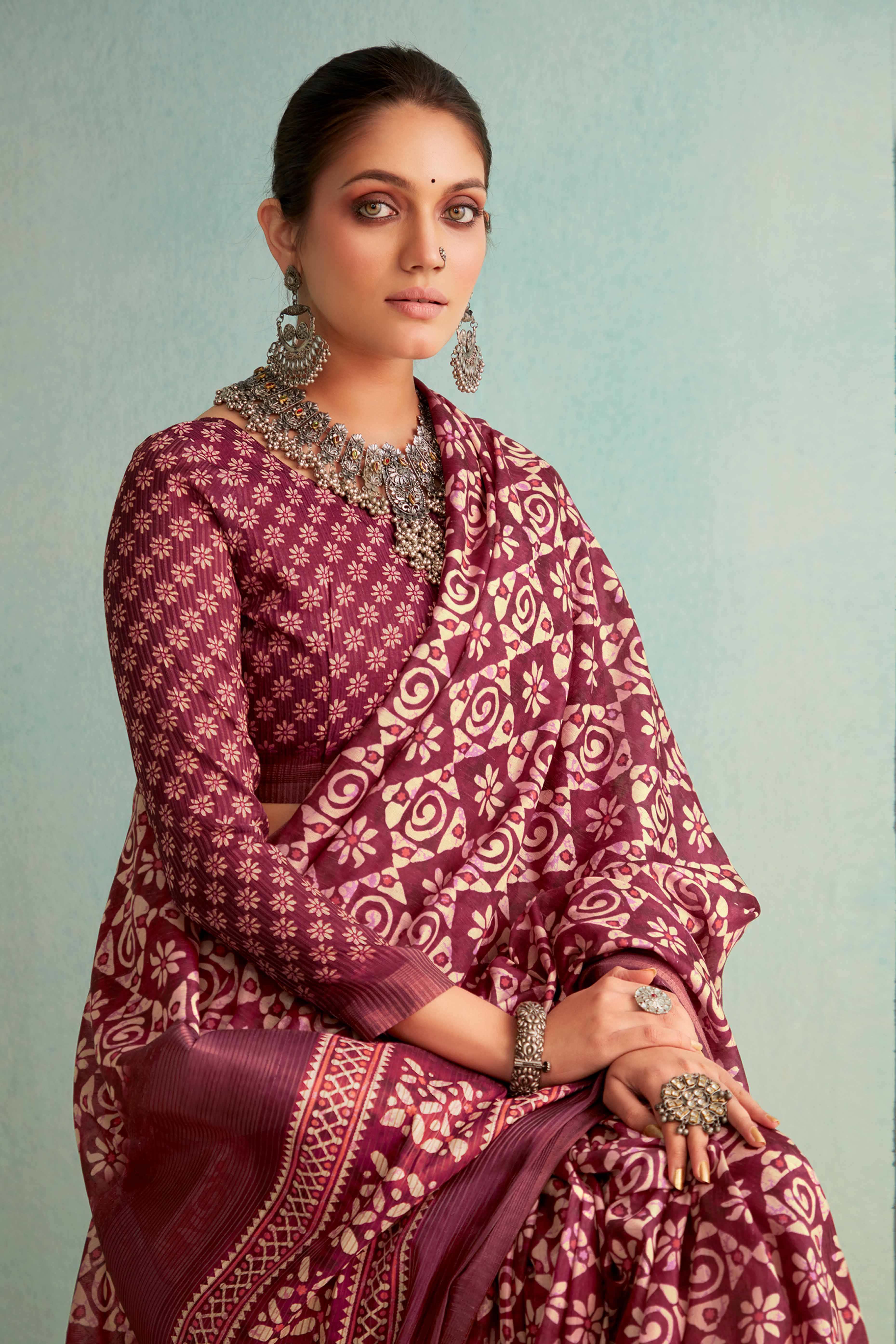 Designer Wine Handloom Saree with Digital Print on Silk Blend Fabric