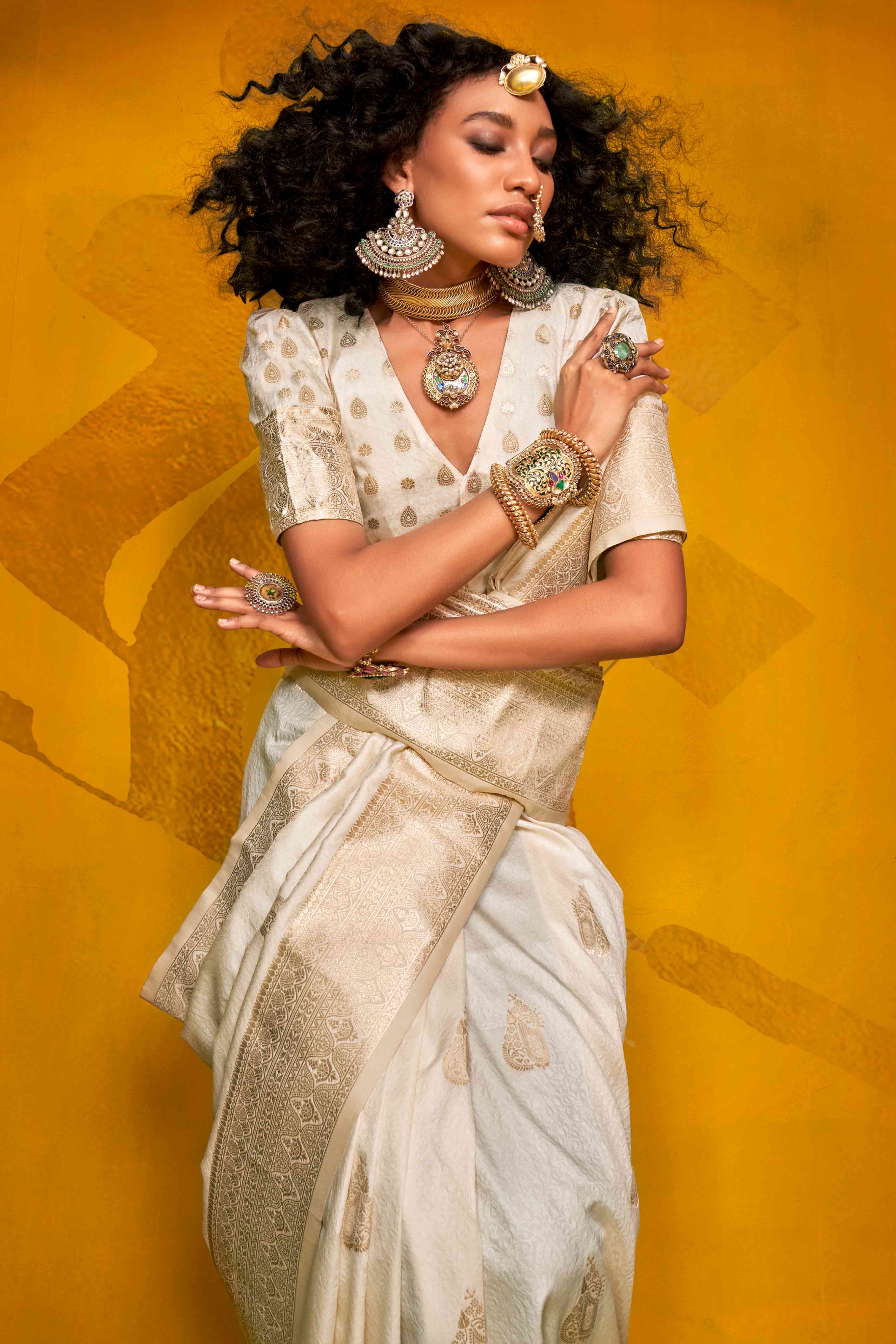 White Floral Zari Weaving Banarasi Silk Saree