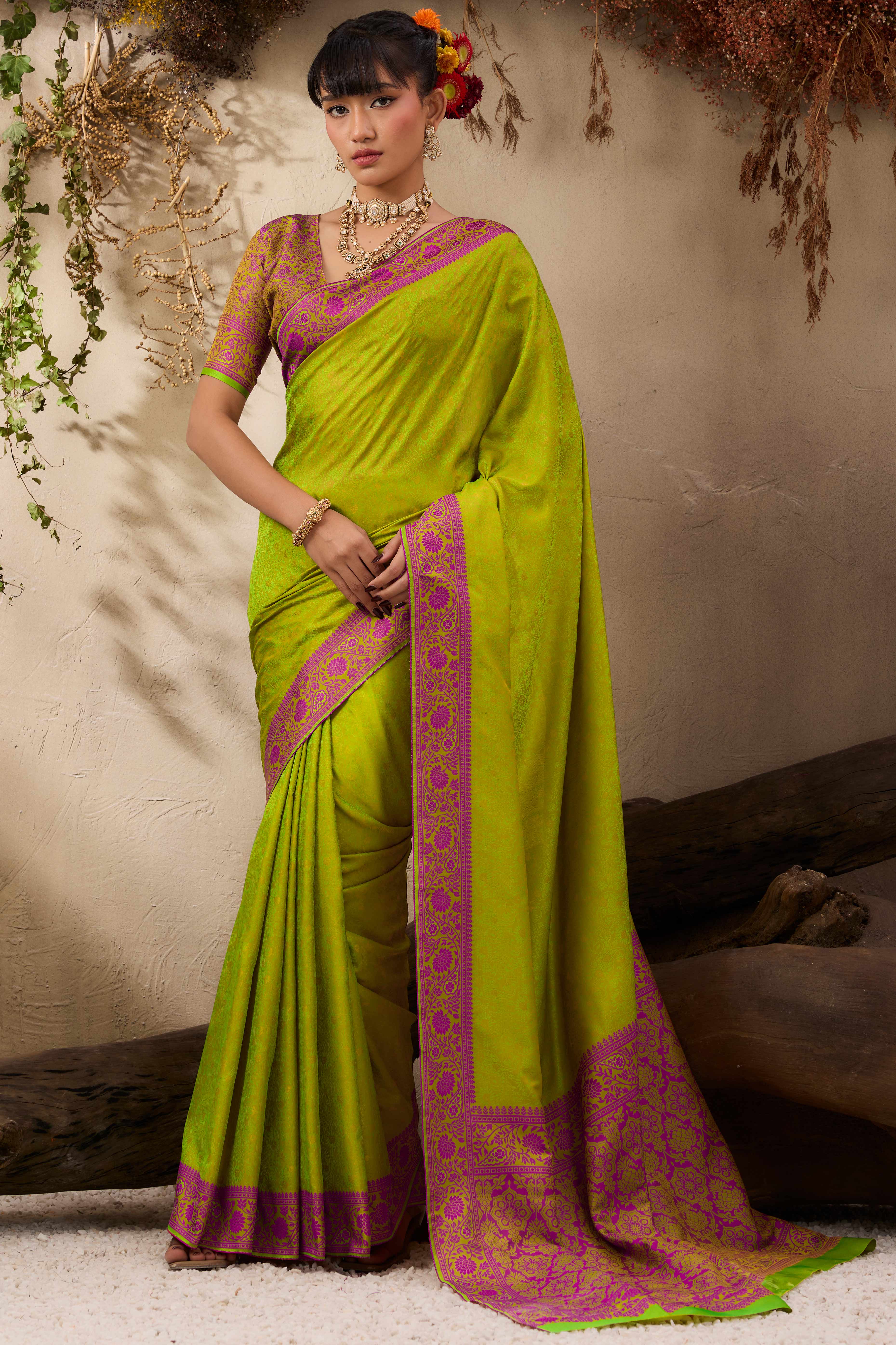 Green Pure Silk Kanjivaram Handloom Saree Enhanced with Zari Woven Patterns
