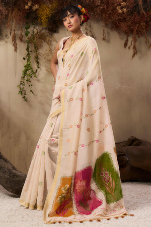 Cream Lightweight Munga Cotton Blend Handloom Saree Featuring Floral Weaving