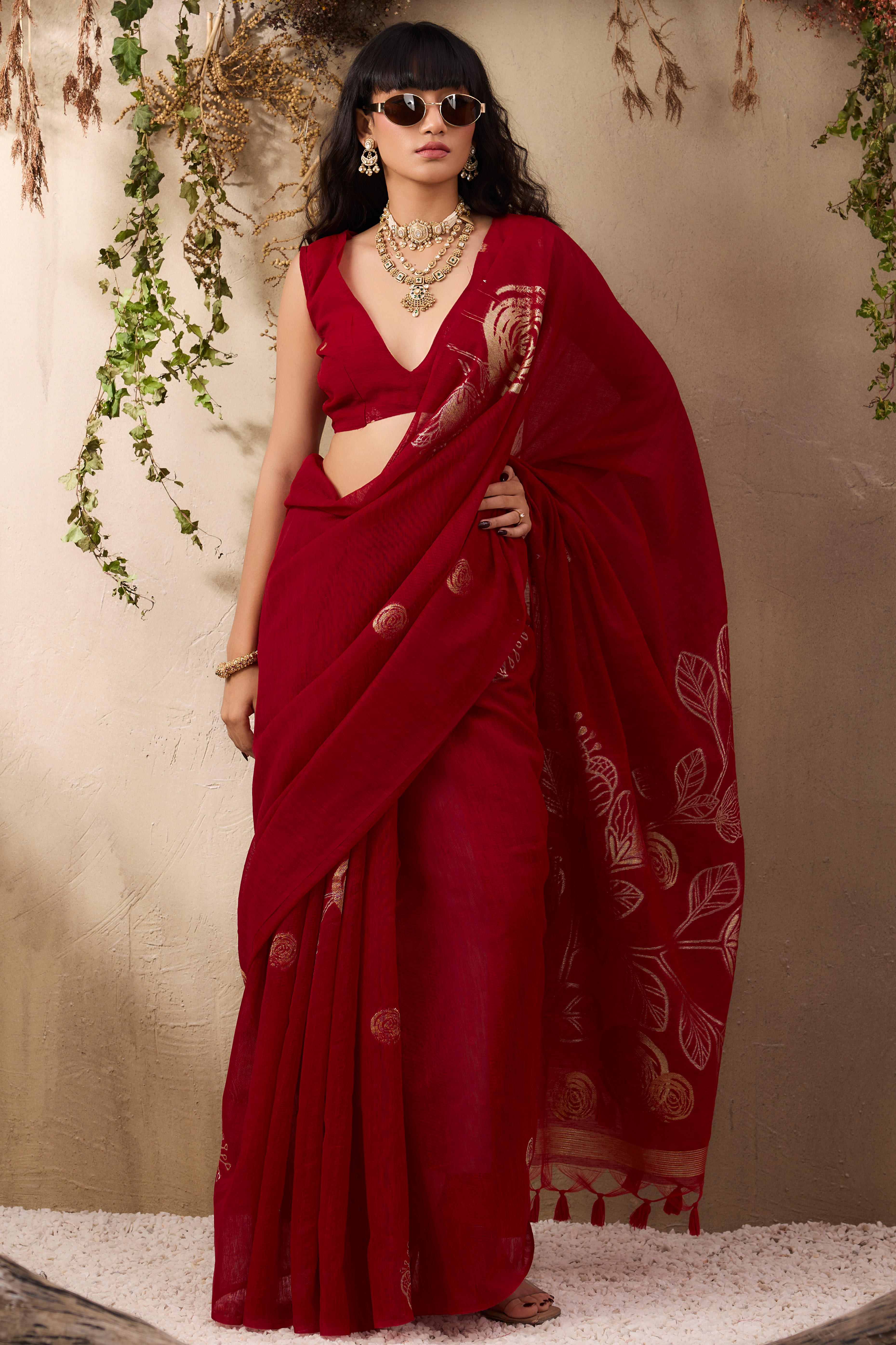 Red Heritage Munga Art Silk Saree Highlighted with Fine Zari Weaving