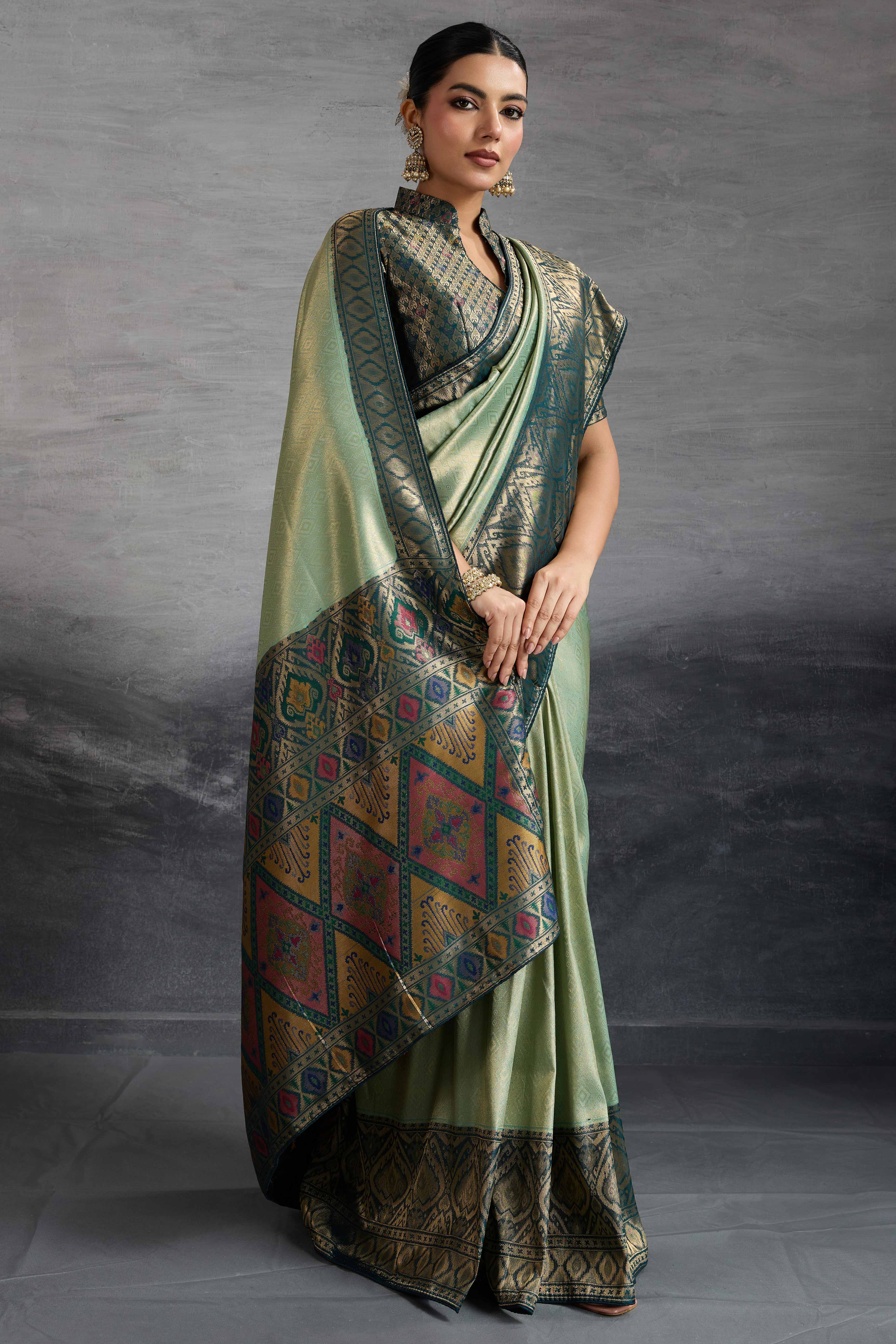 Mint Green Kanjivaram Silk Saree With Traditional Kadiyal Style Zari Weaving &  Meenakari Pallu