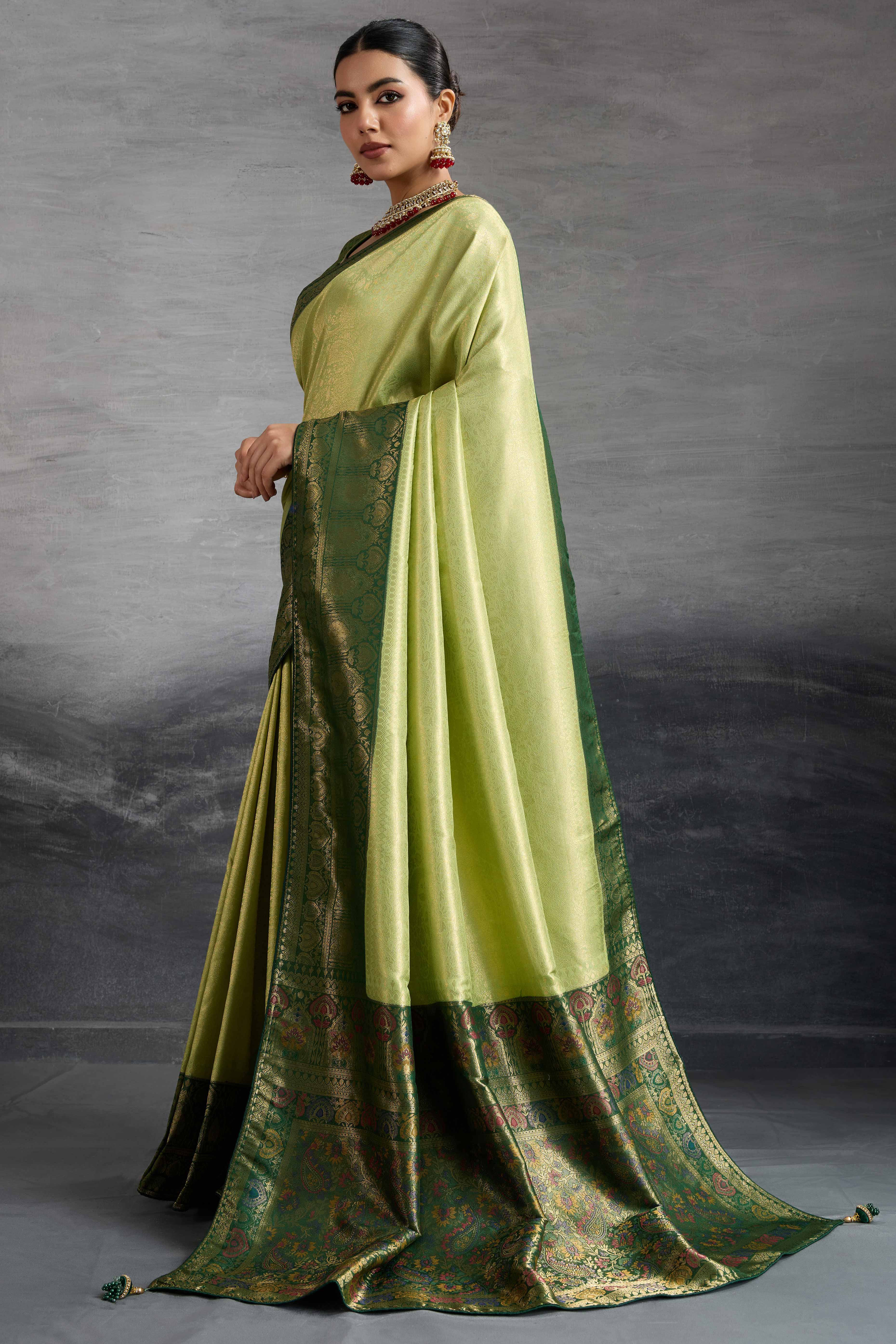 Green Kanjivaram Silk Saree In Kadiyal Style Zari Weaving With Ornate Meenakari Pallu