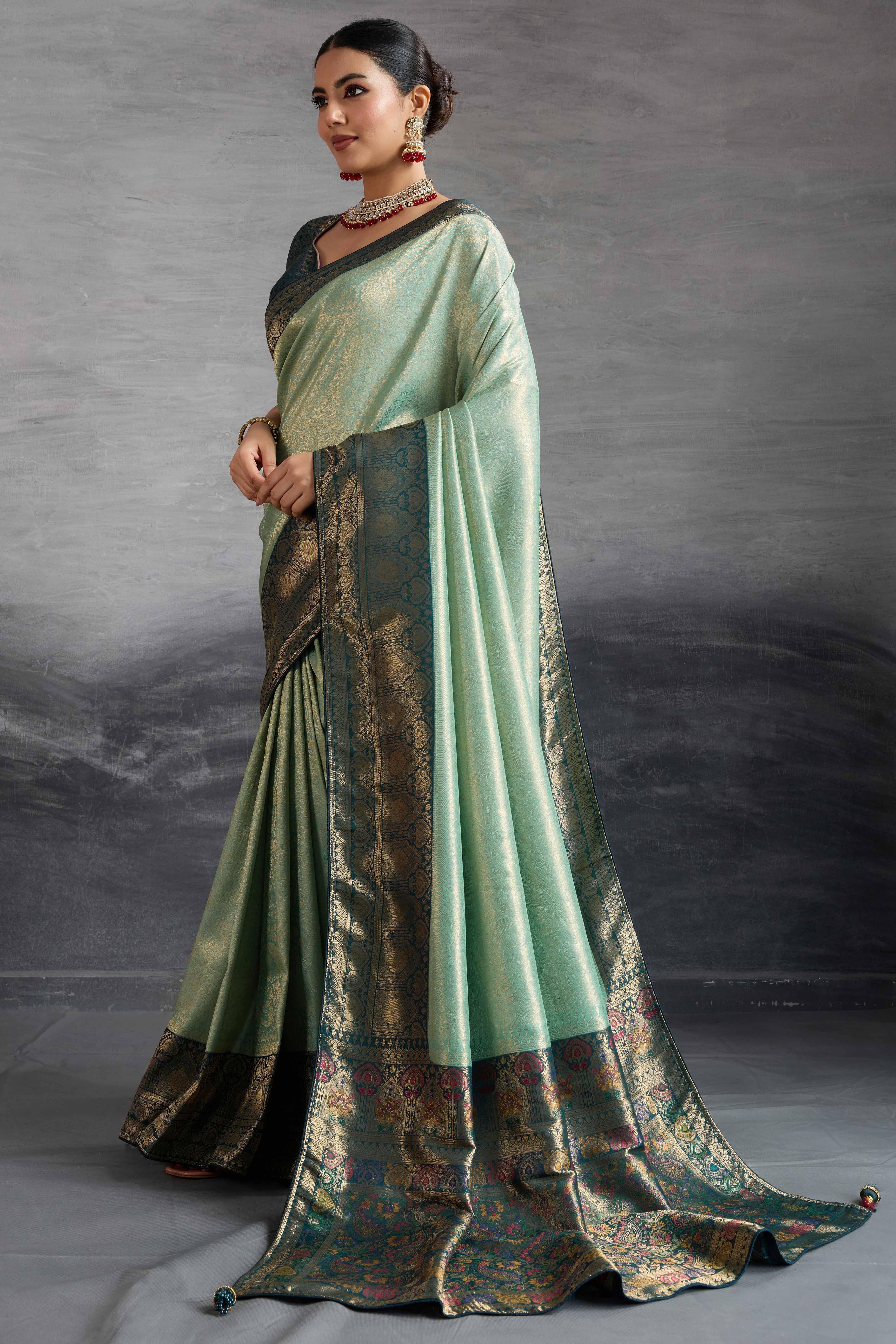 Mint Green Kanjivaram Silk Saree In Kadiyal Style Zari Weaving With Ornate Meenakari Pallu