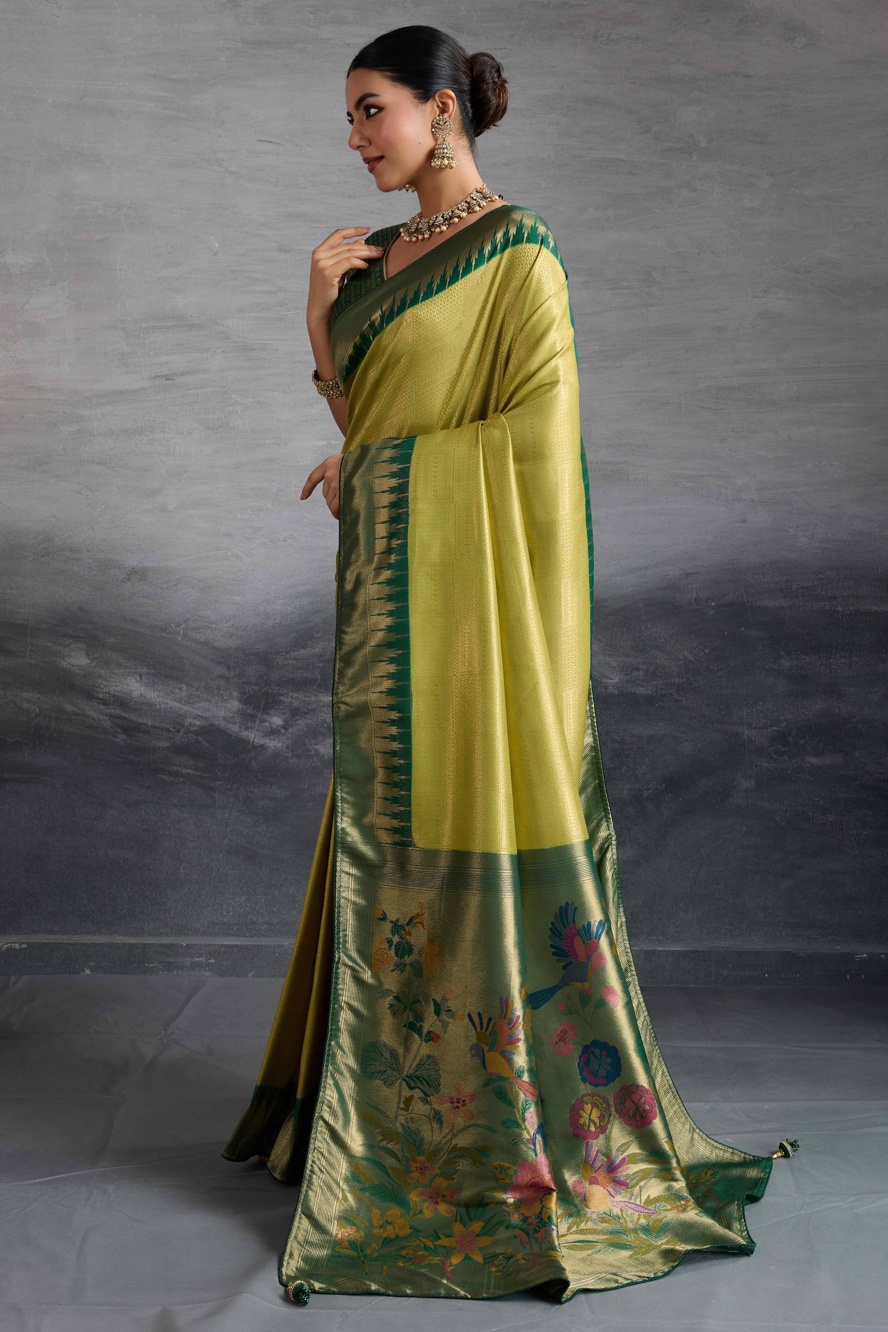Green Silk Kanjivaram Saree Enhanced With Kadiyal Weaving Borders