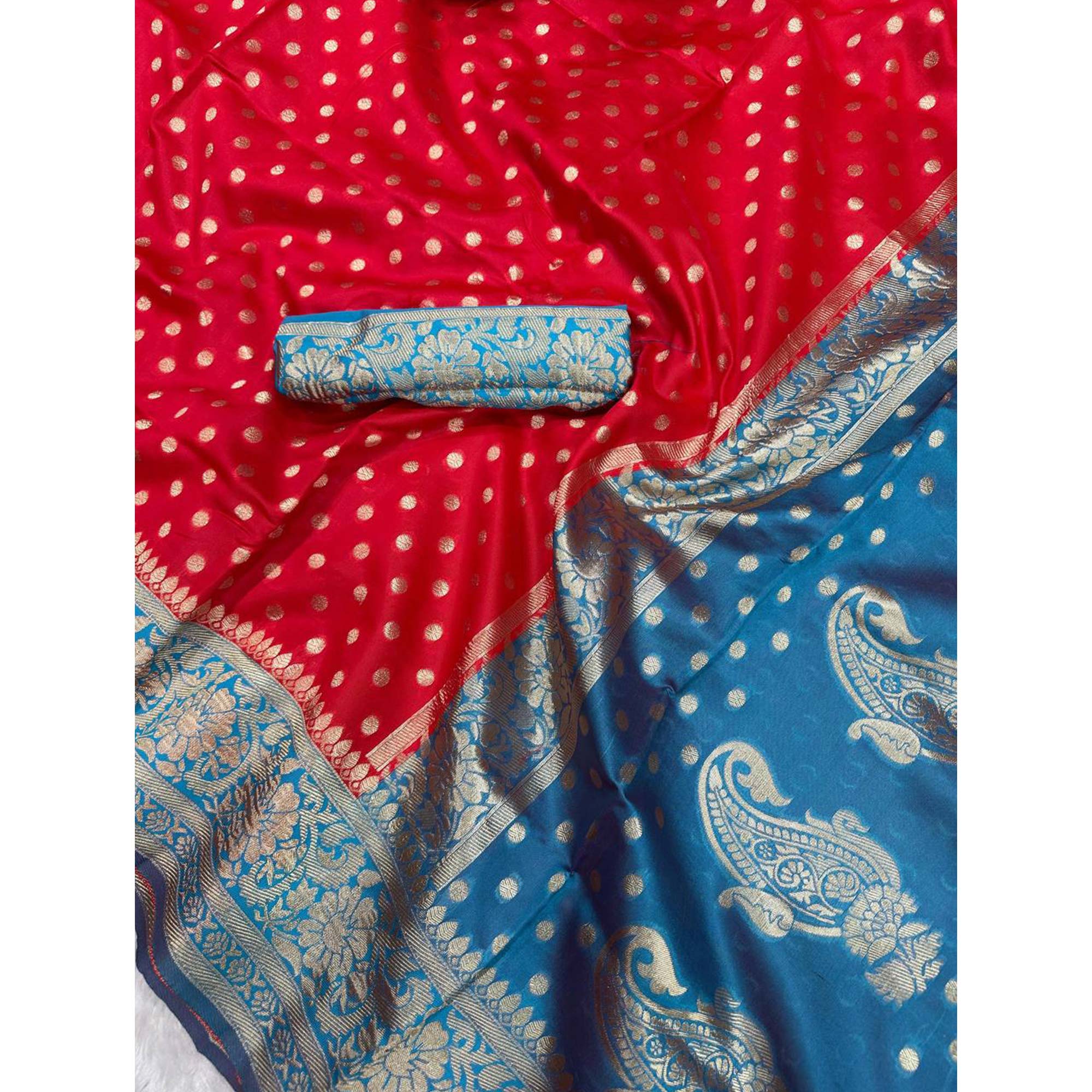 Classic Red Zari Woven Lichi Banarasi Silk Saree With Rich Detailing & Timeless Elegance