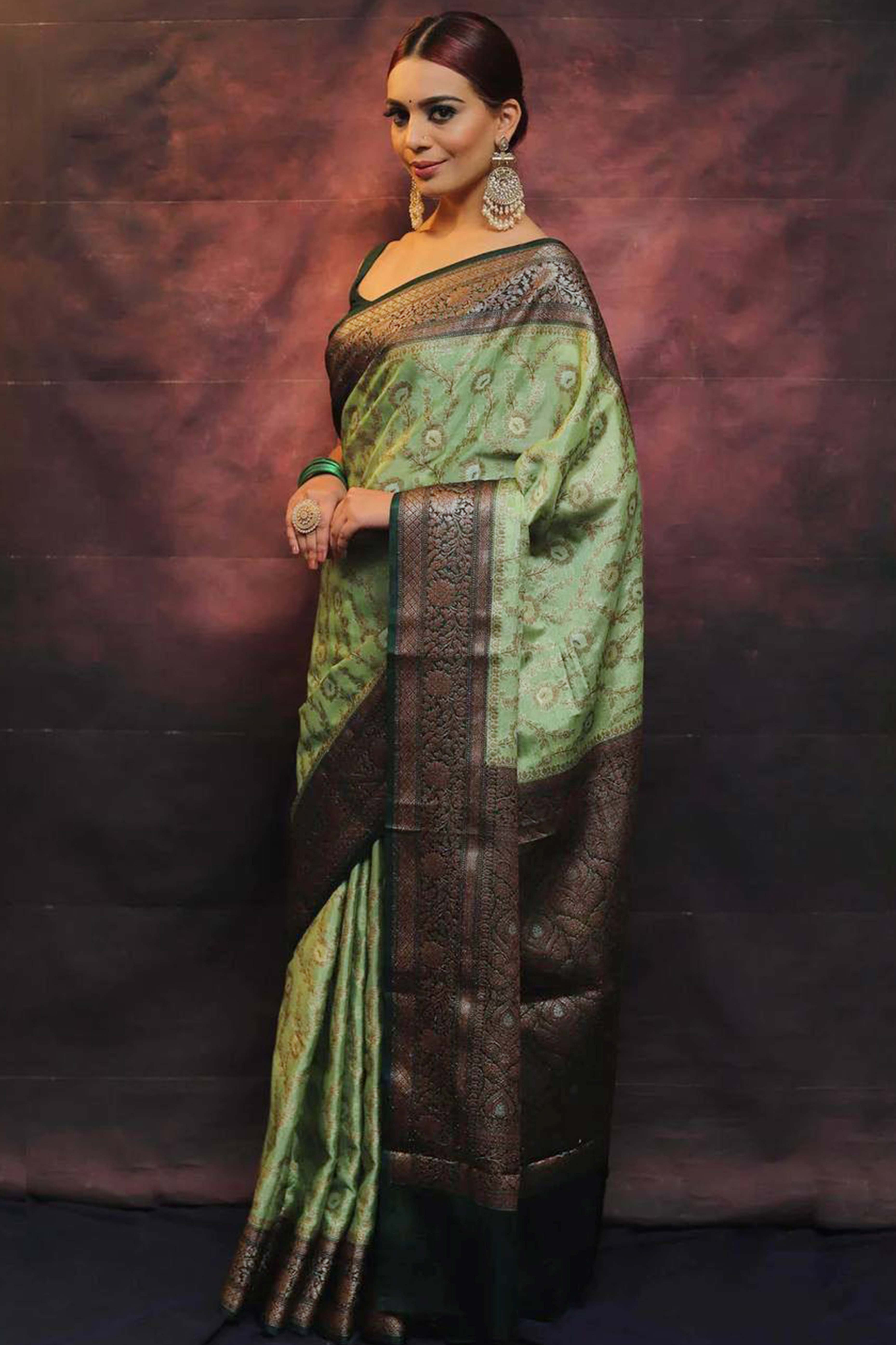 Elegant Green Floral Zari Woven Lichi Banarasi Silk Saree With Intricate Detailing