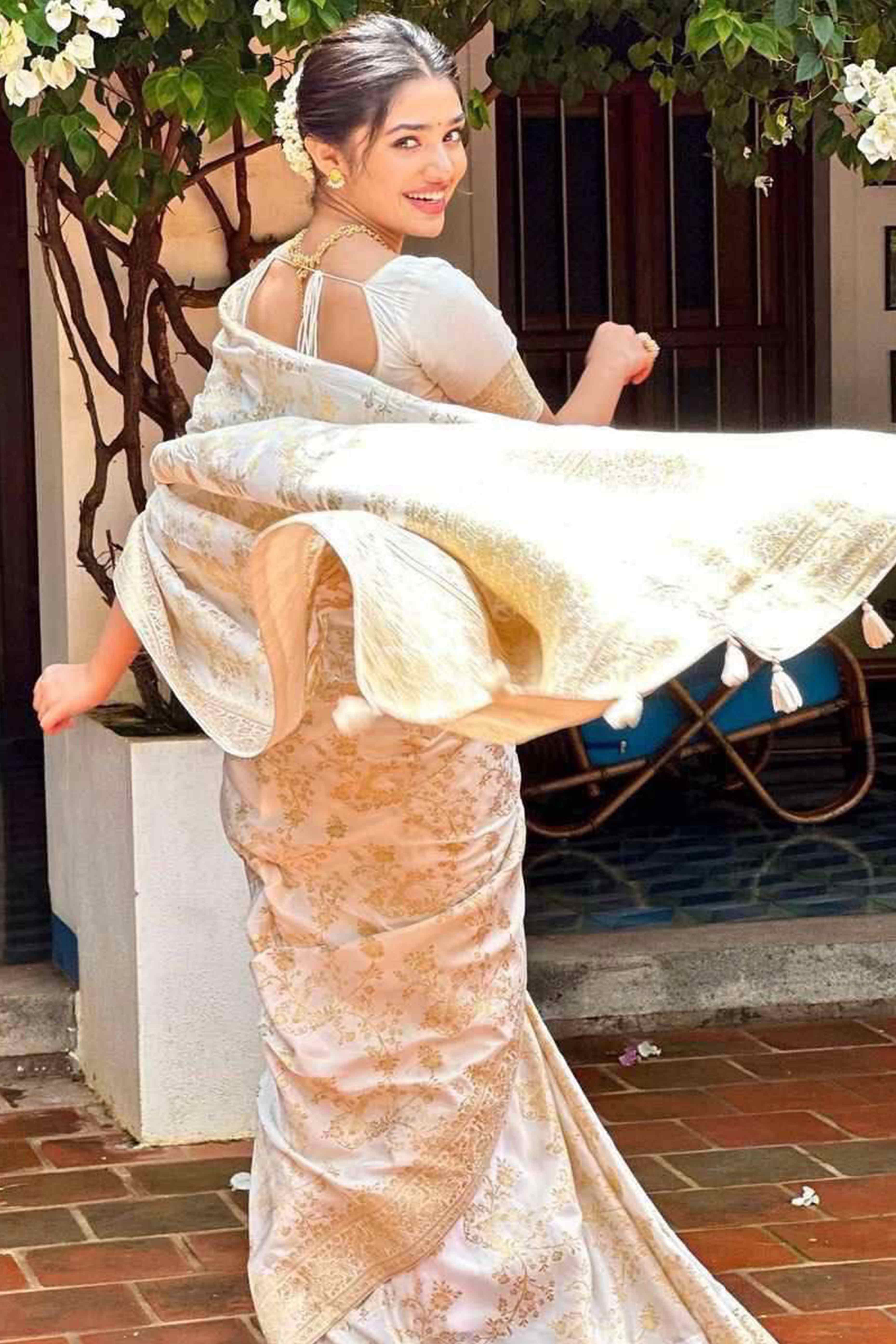 White Floral Woven Lichi Banarasi Silk Saree