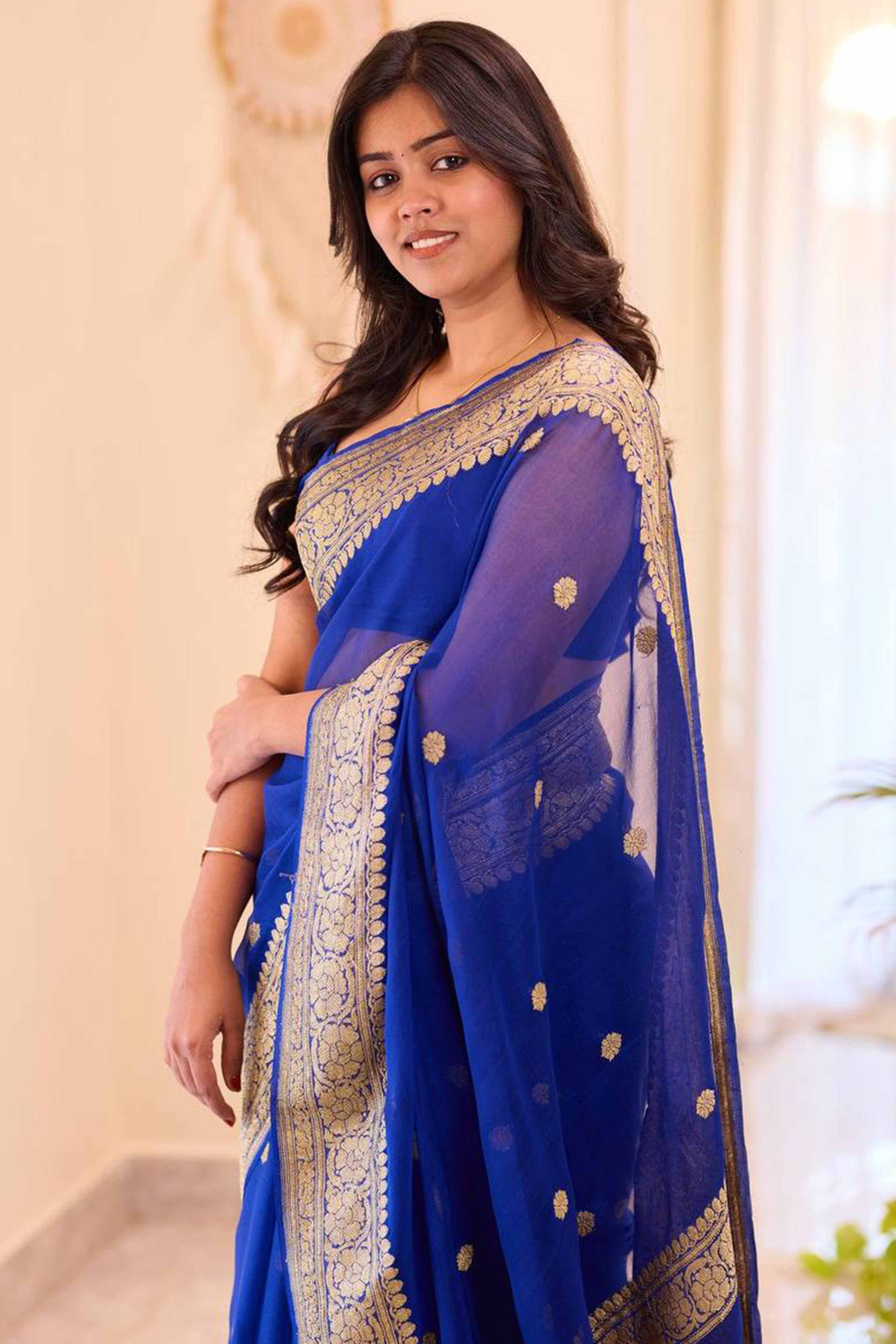 Sophisticated Blue Linen Saree with Traditional Butti Zari Weaving