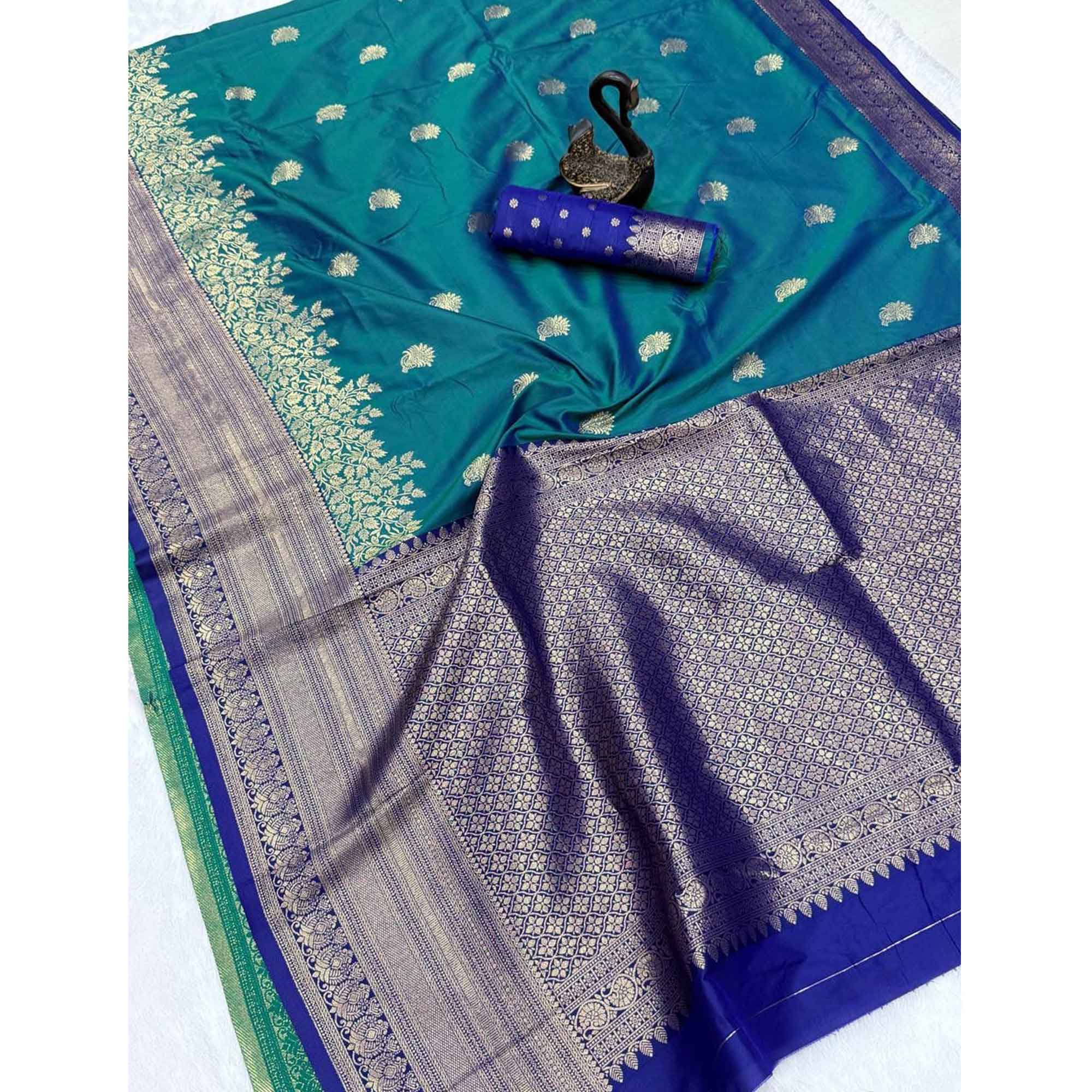 Teal Green Royal Kanjivaram Silk Saree Adorned with Handwoven Zari Butti Detailing