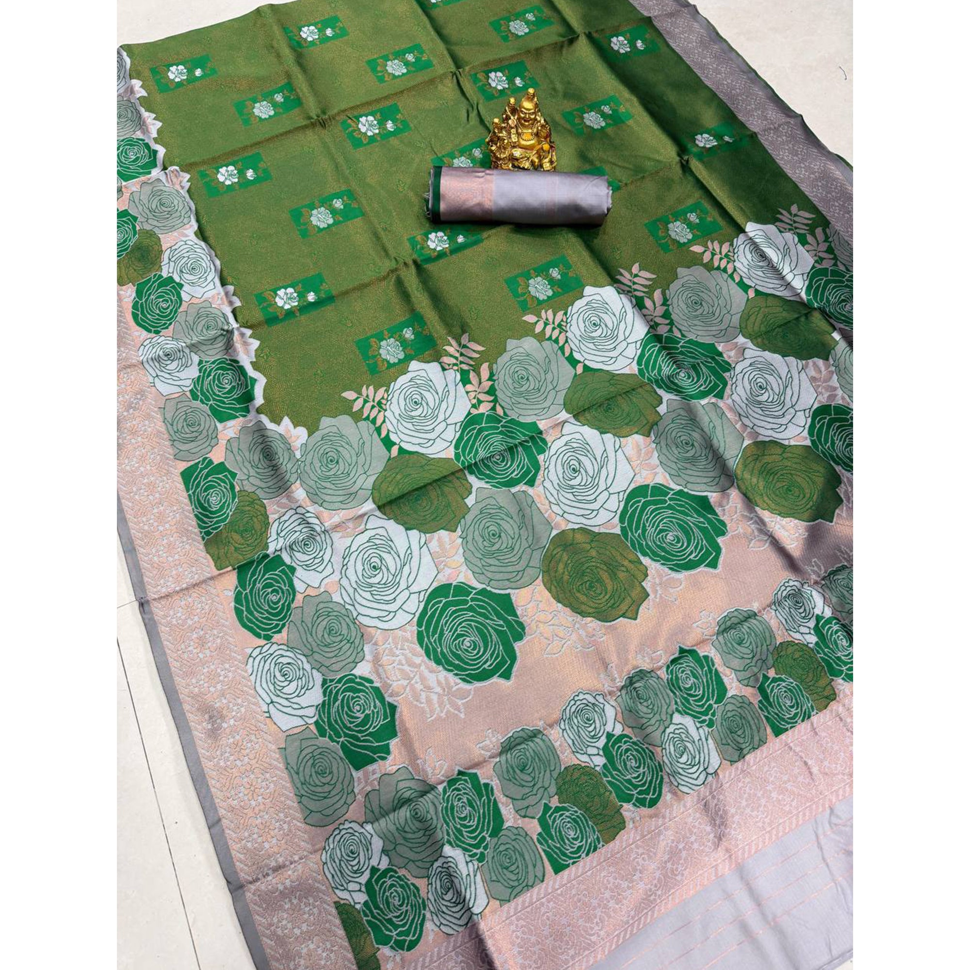 Green Handloom Banarasi Silk Saree Enhanced with Artistic Floral Zari Weaving for Timeless Appeal