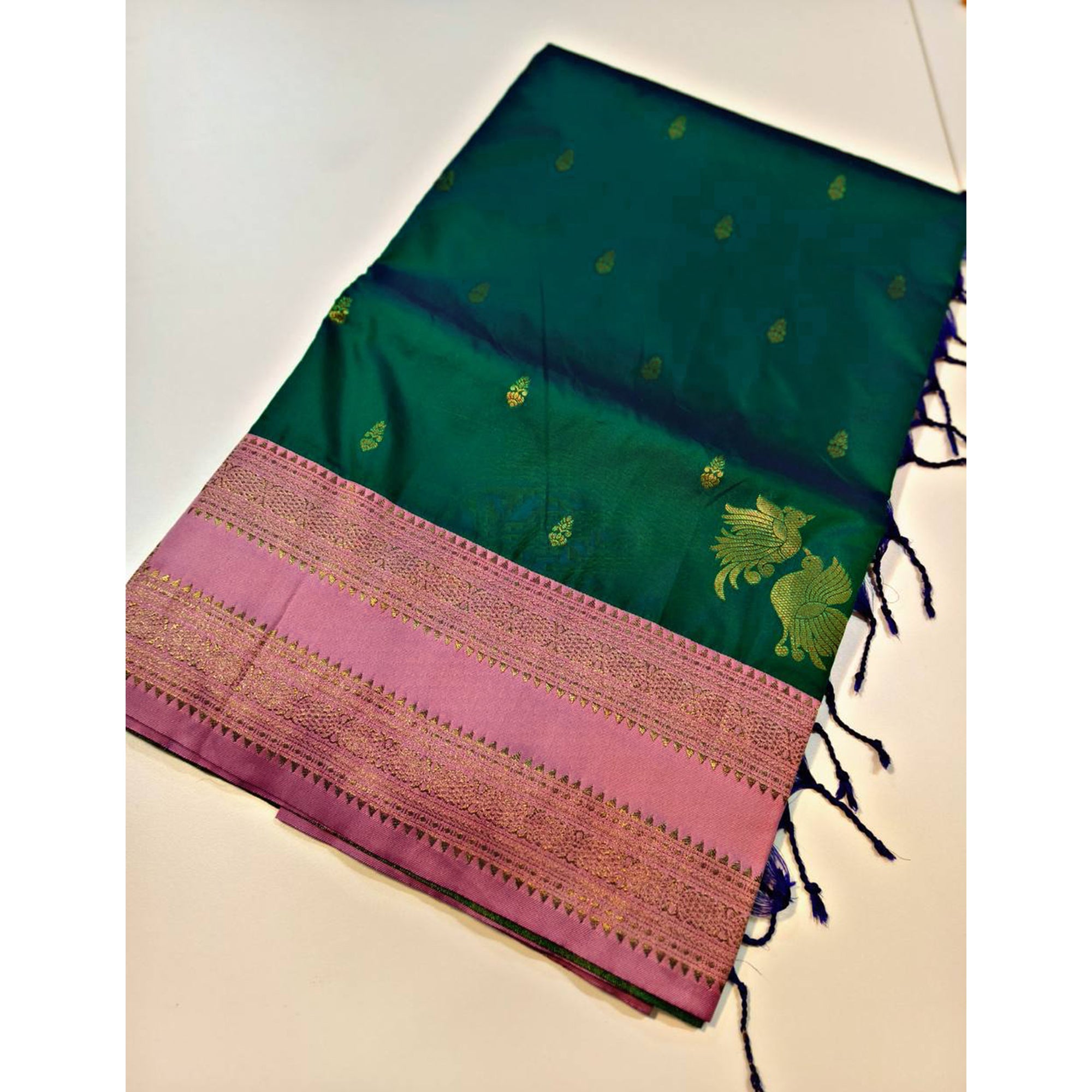 Green Traditional Kanjivaram Silk Saree Featuring Classic Zari Butti Weaving