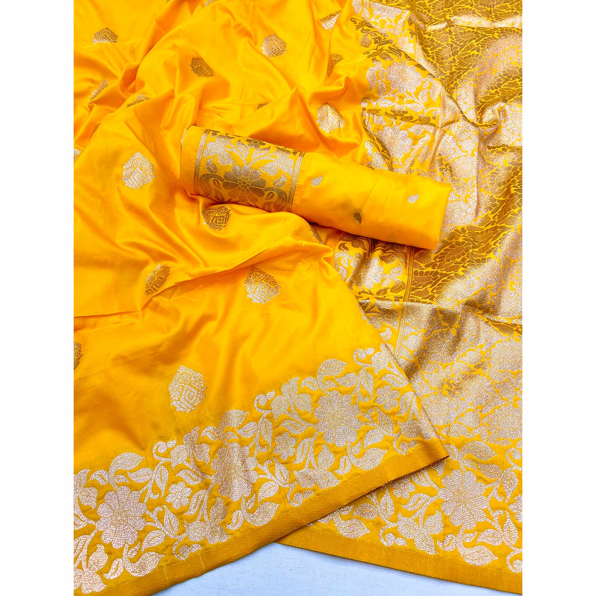 Yellow Art Silk Saree With Intricate Zari Weave & Majestic Banarasi Pallu