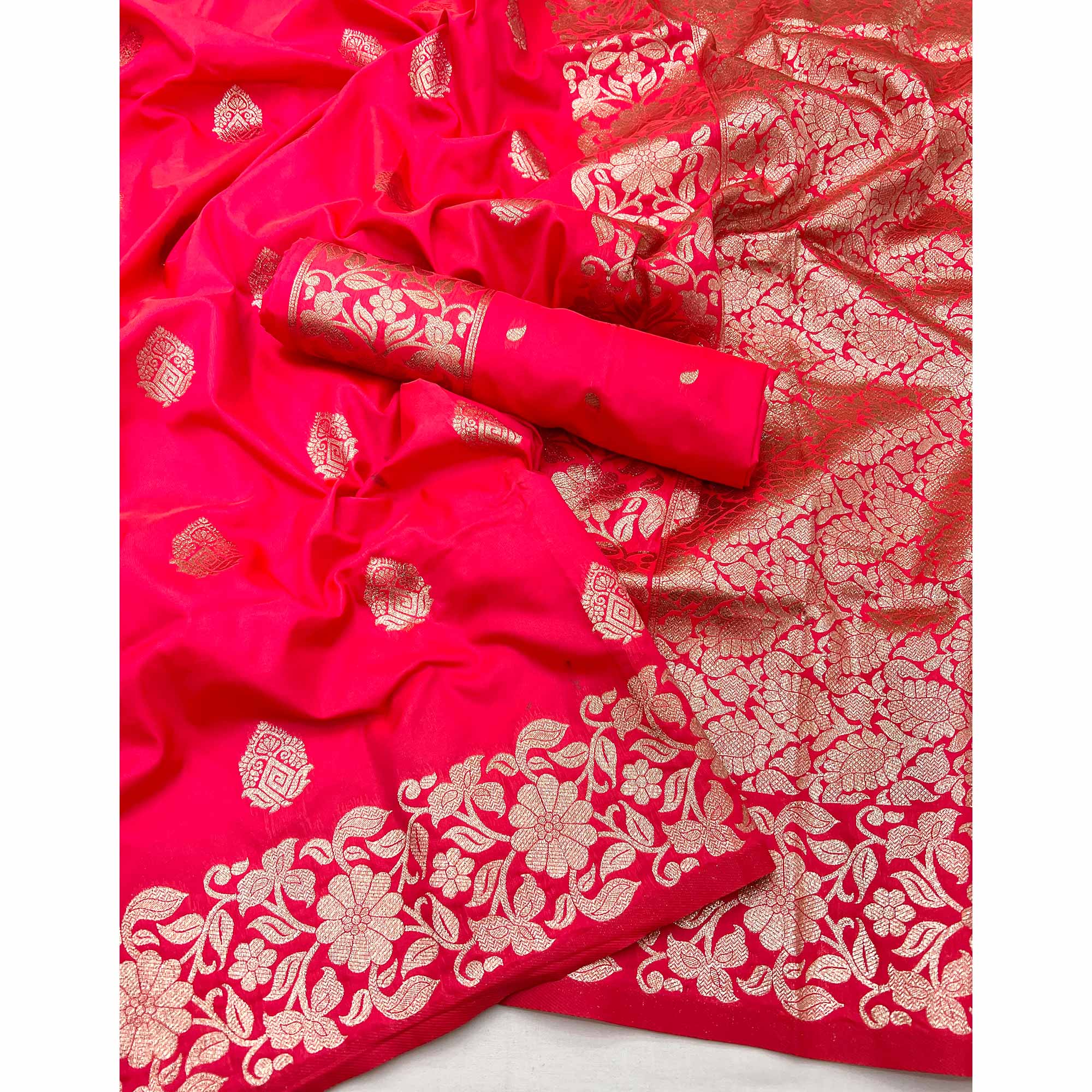 Pink Art Silk Saree With Intricate Zari Weave & Majestic Banarasi Pallu