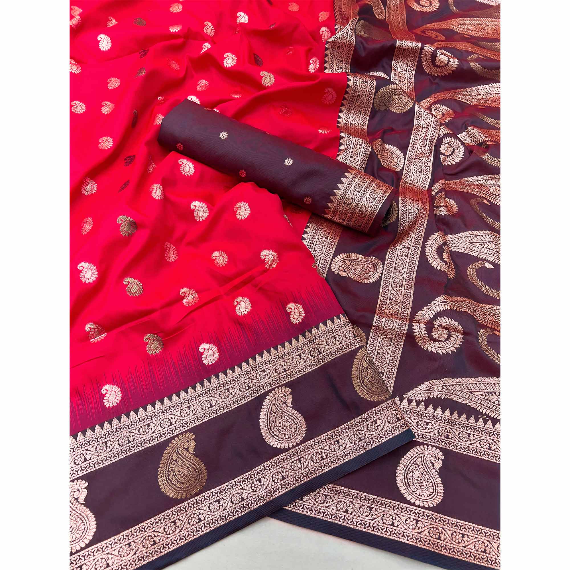 Pink Art Silk Saree Adorned With Zari Woven Paisley Motifs & Rich Banarasi Pallu