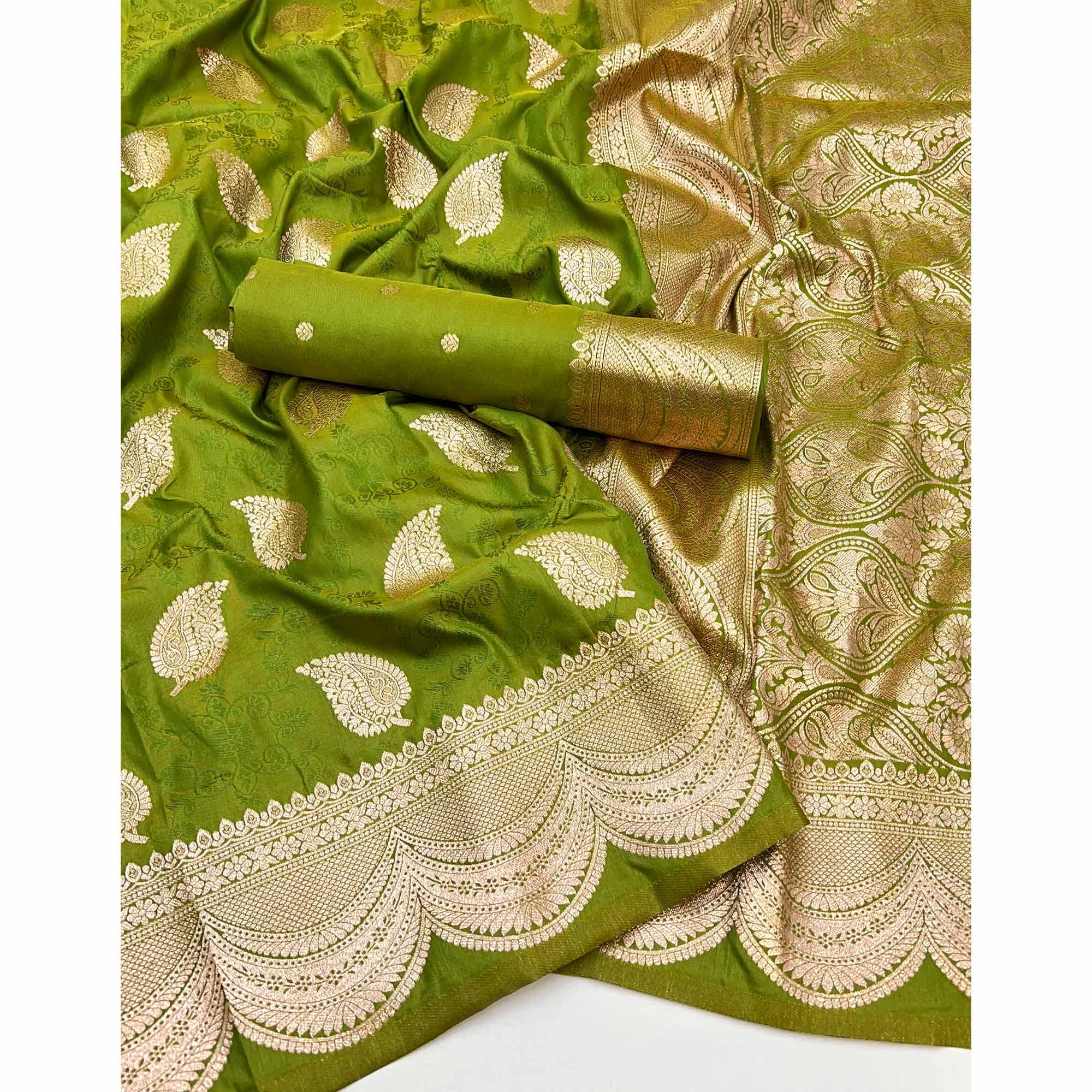 Green Art Silk Saree With Intricate Zari Weaving & Rich Banarasi Pallu