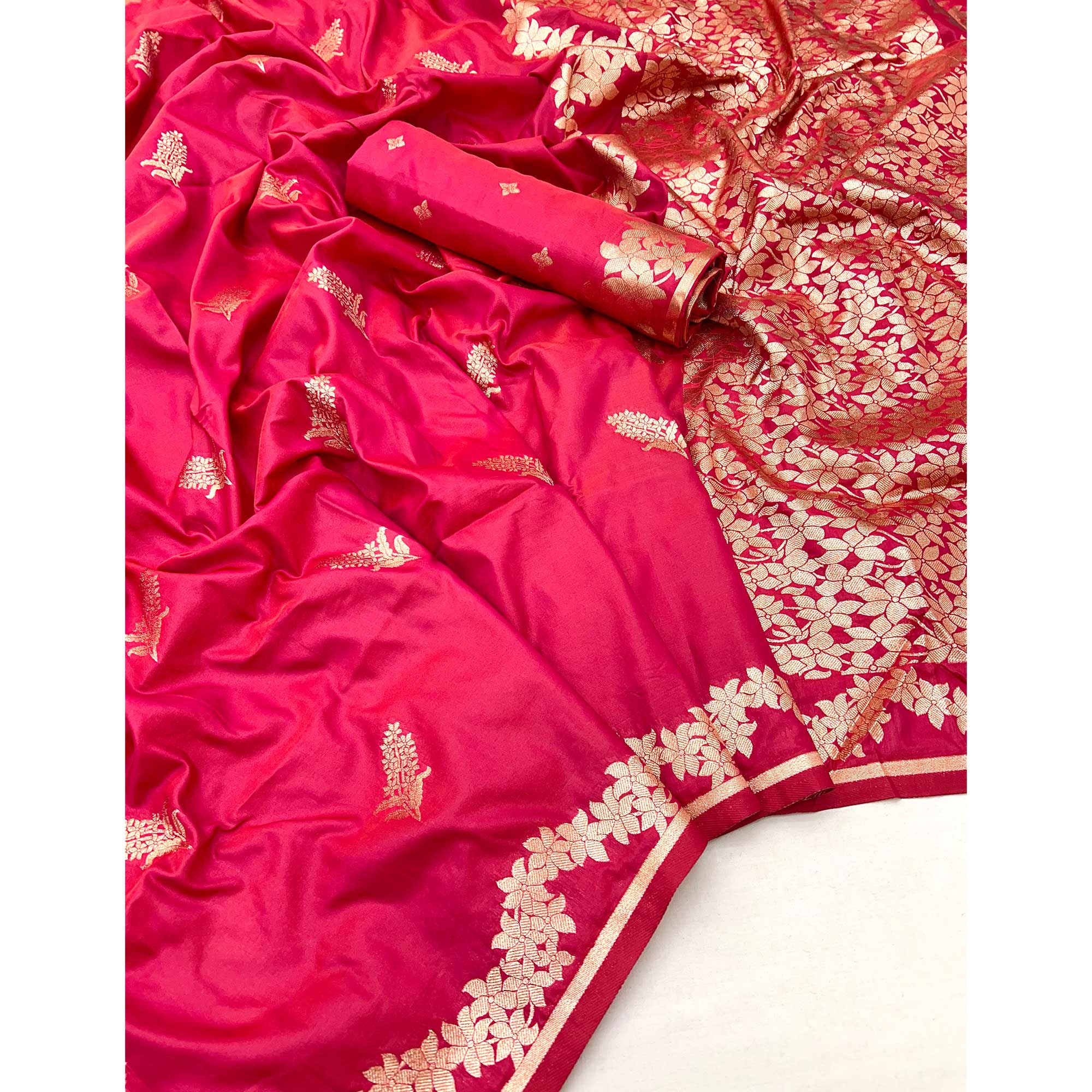 Pink Art Silk Saree With Intricate Floral Zari Weaving & Banarasi Pallu