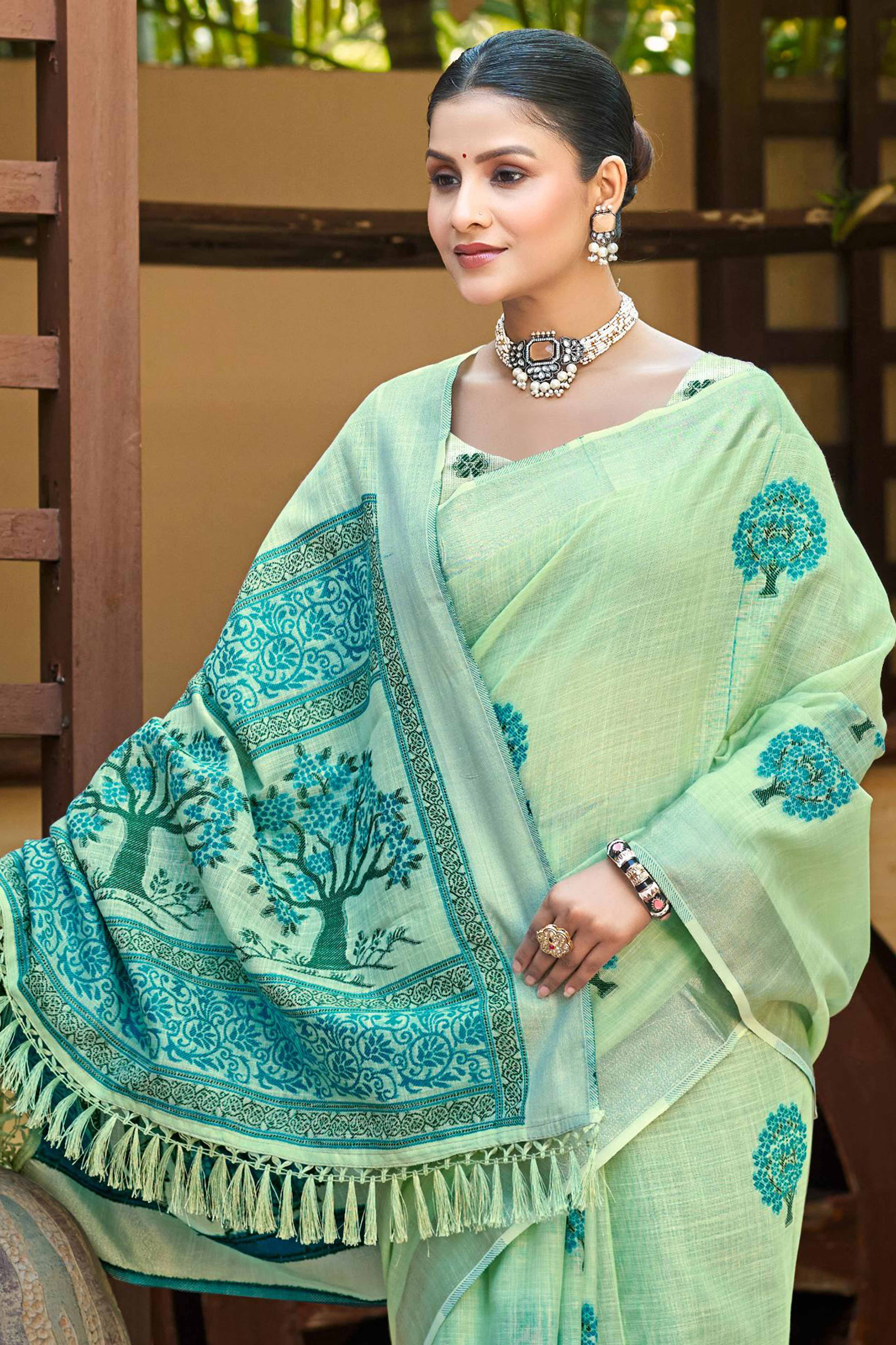 Green Linen Saree Adorned With Intricate Zari Weaving & Tassel Pallu