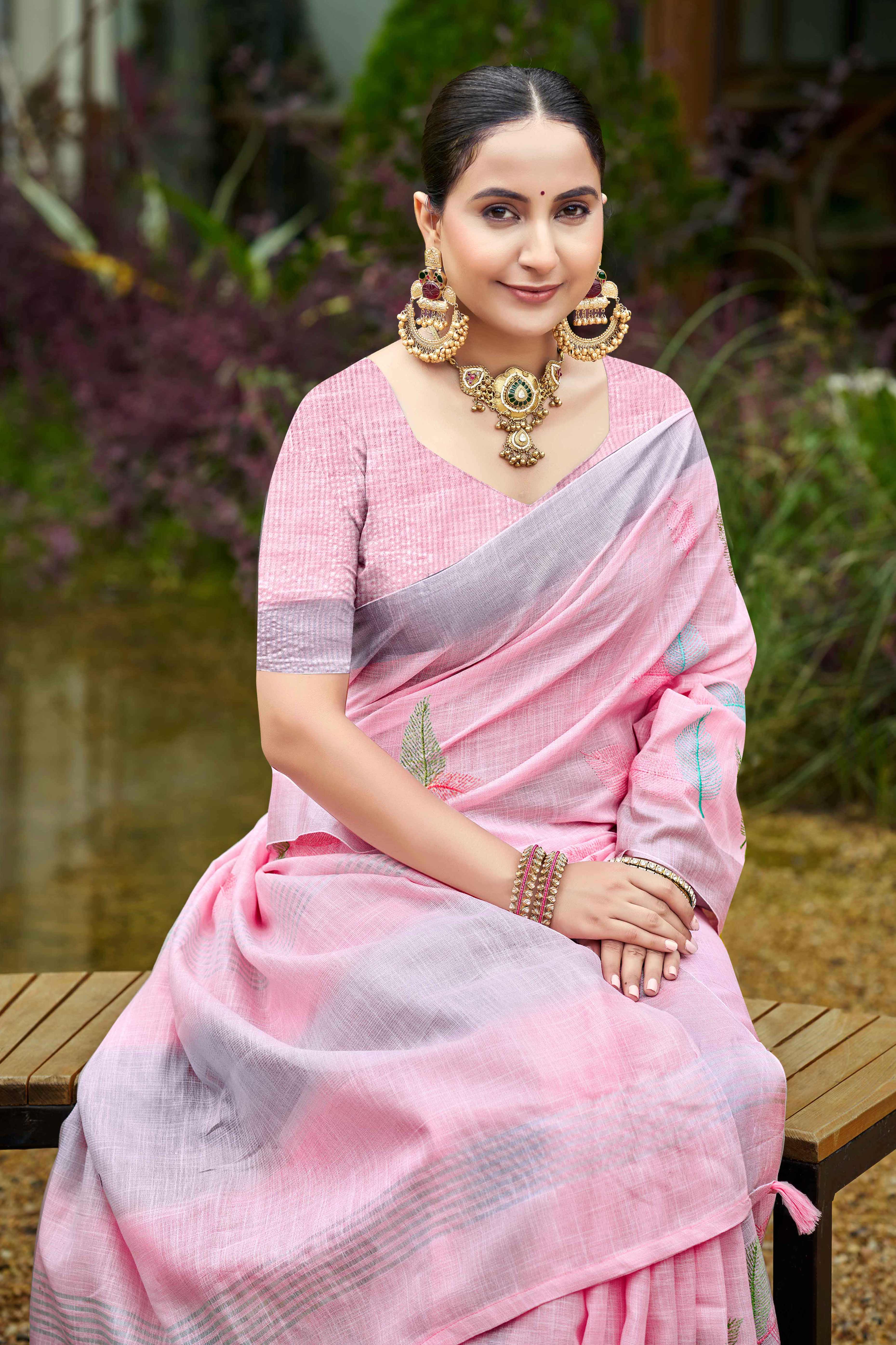 Exquisite Pink Leaf Motif Thread Embroidered Linen Saree With Elegant Weaving Border