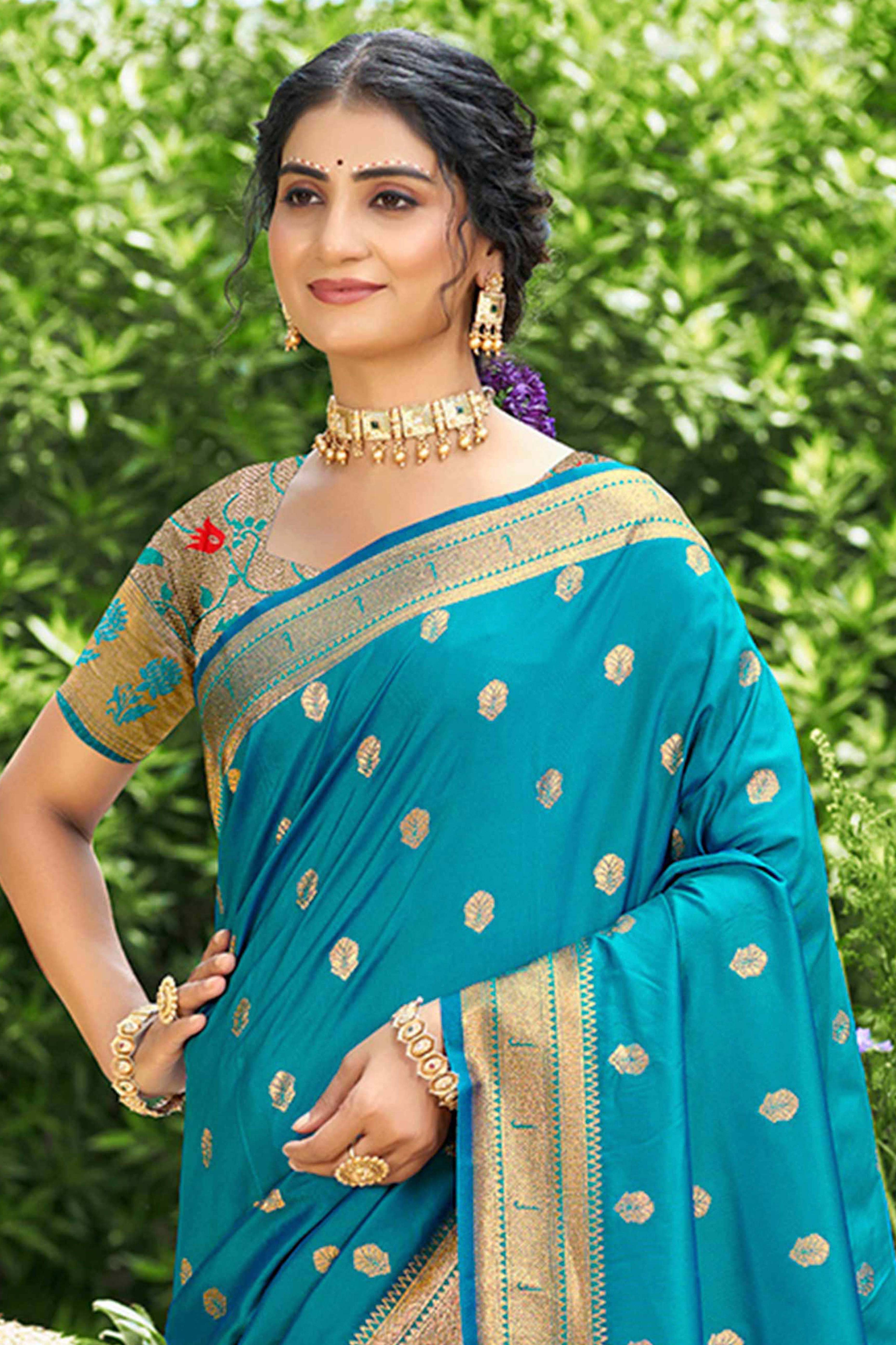 Blue Zari Weaving Silk Blend Saree Adorned With Intricate Peacock Motif Pallu & Graceful Tassel