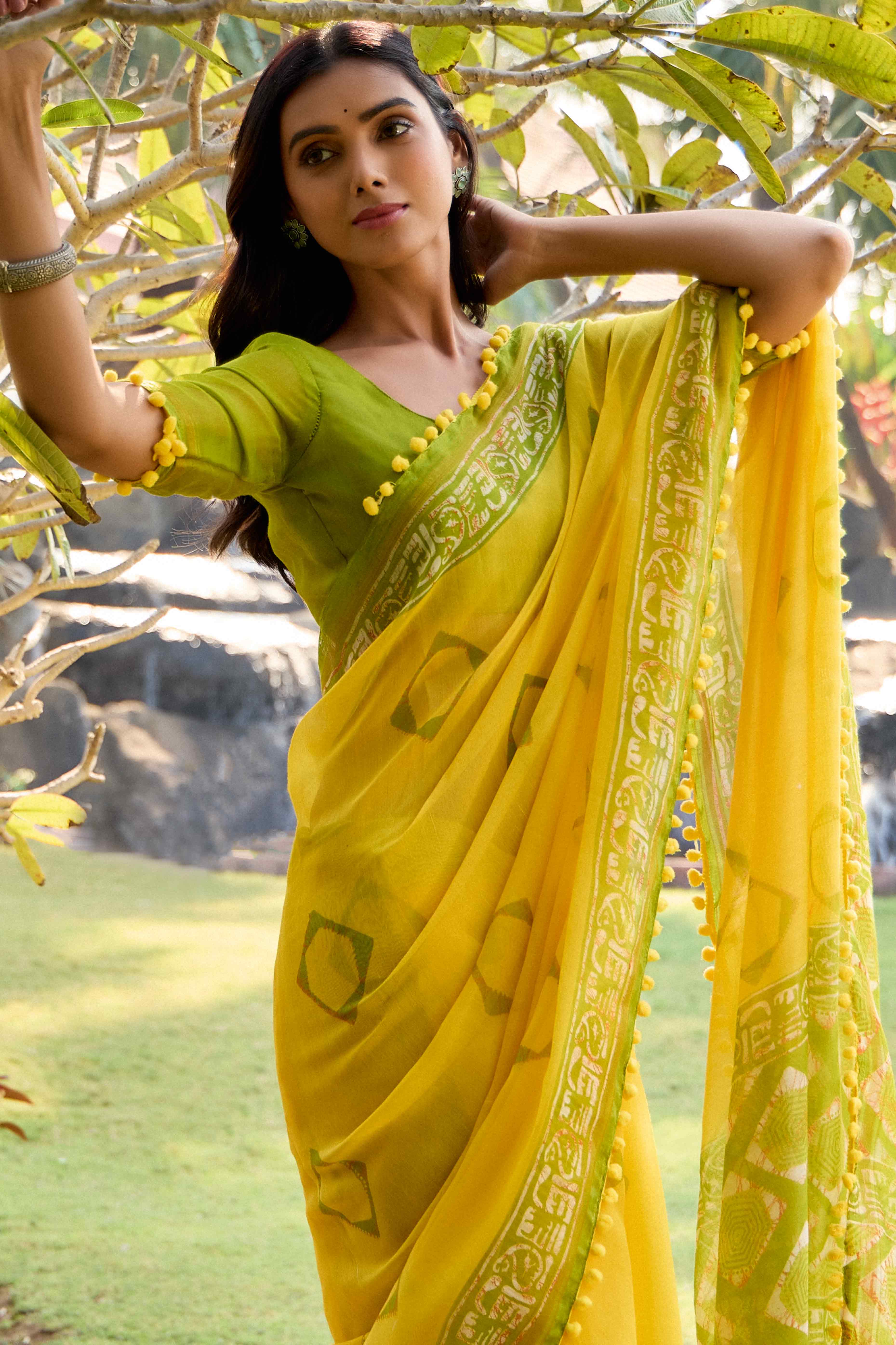 Yellow Printed Cotton Blend Saree With Pumpum Lace