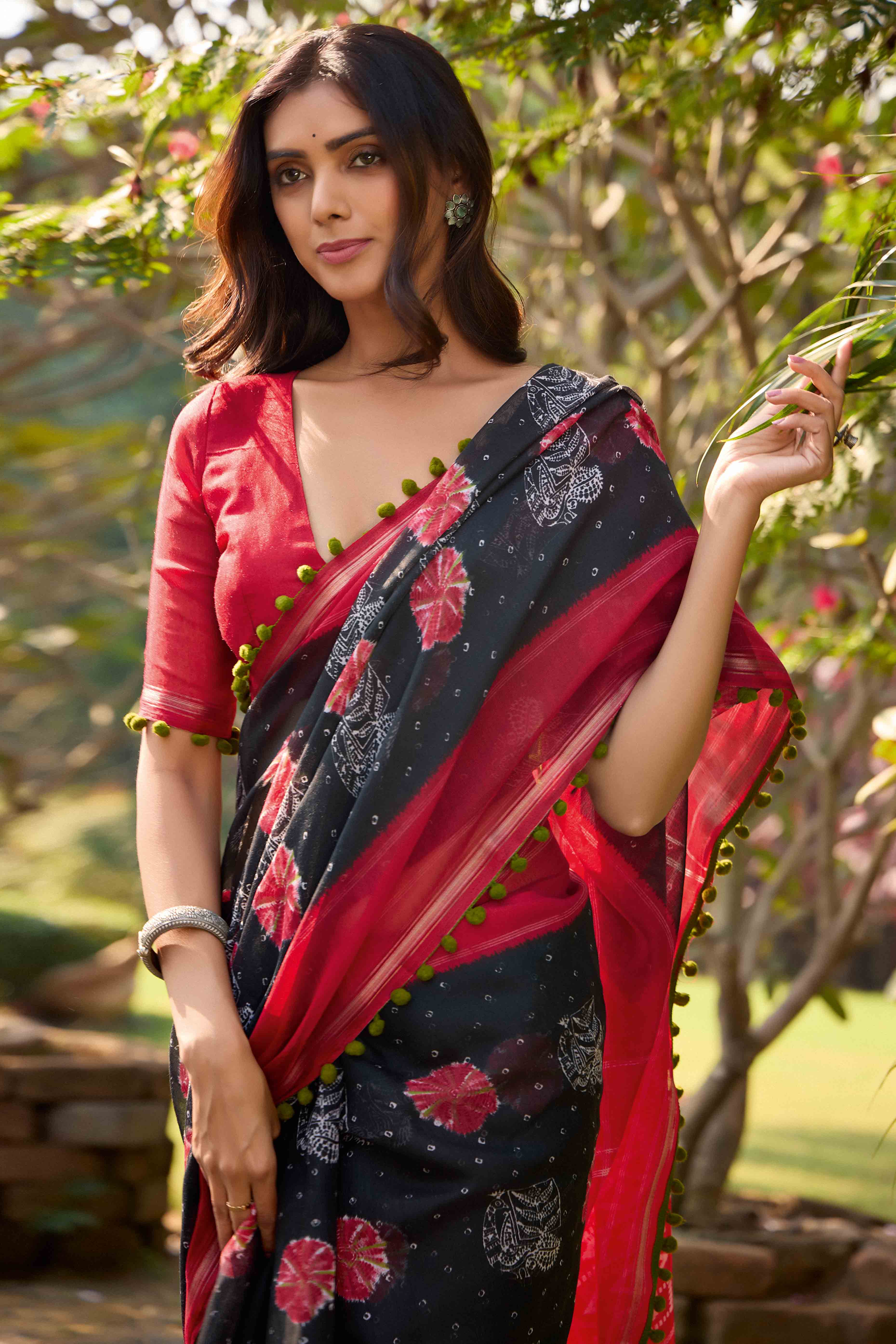 Black Printed Cotton Blend Saree With Pumpum Lace