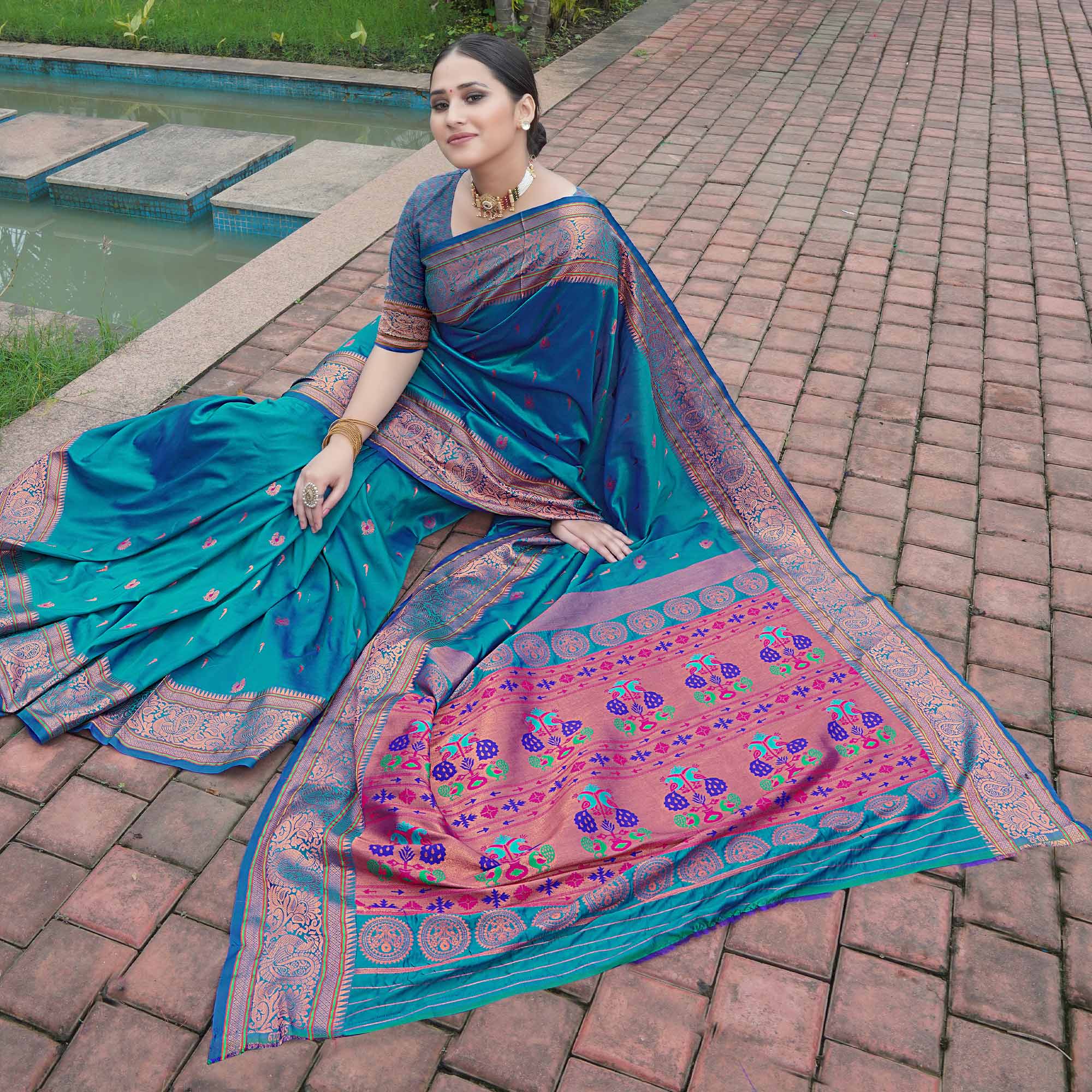 Morpich Woven Paithani Art Silk Saree