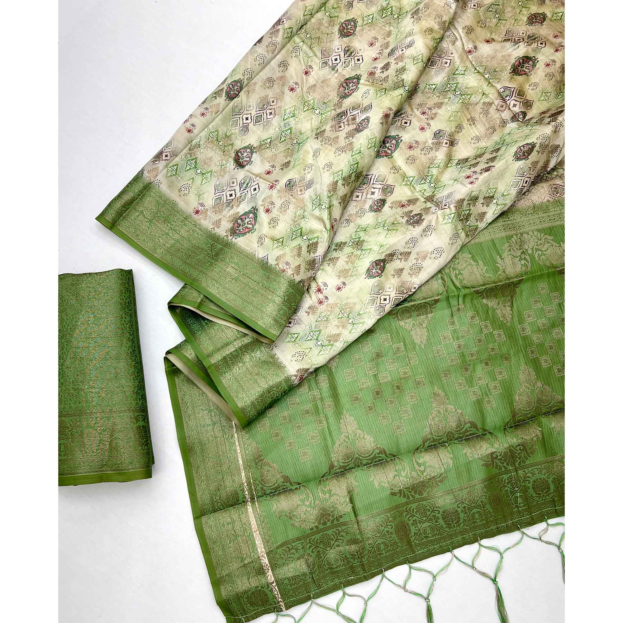 Stylish Green Silk Blend Saree Featuring Floral Zari Weaving & Digital Print