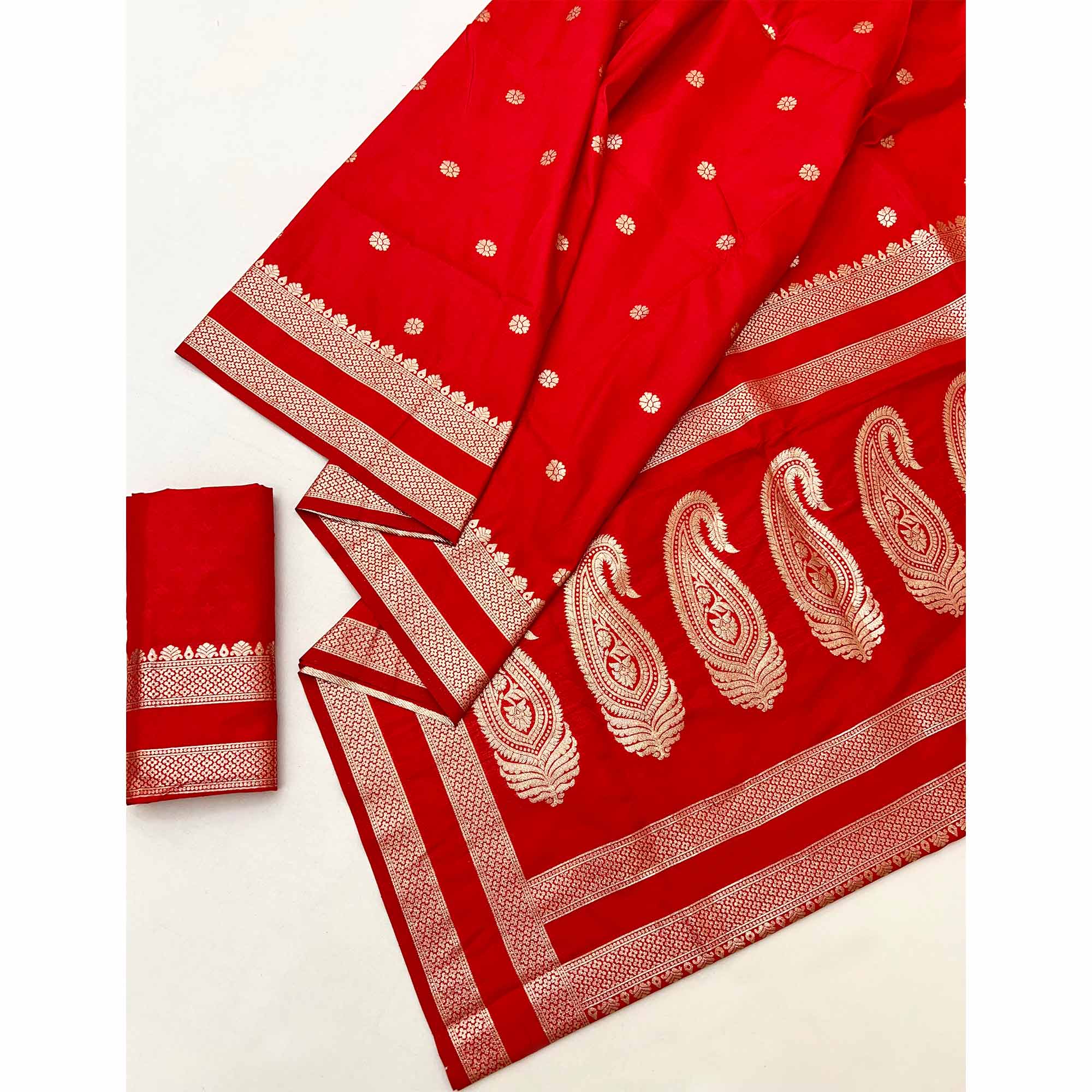 Red Ornate Floral Zari Weaving Work Silk Blend Saree With Festive Shine