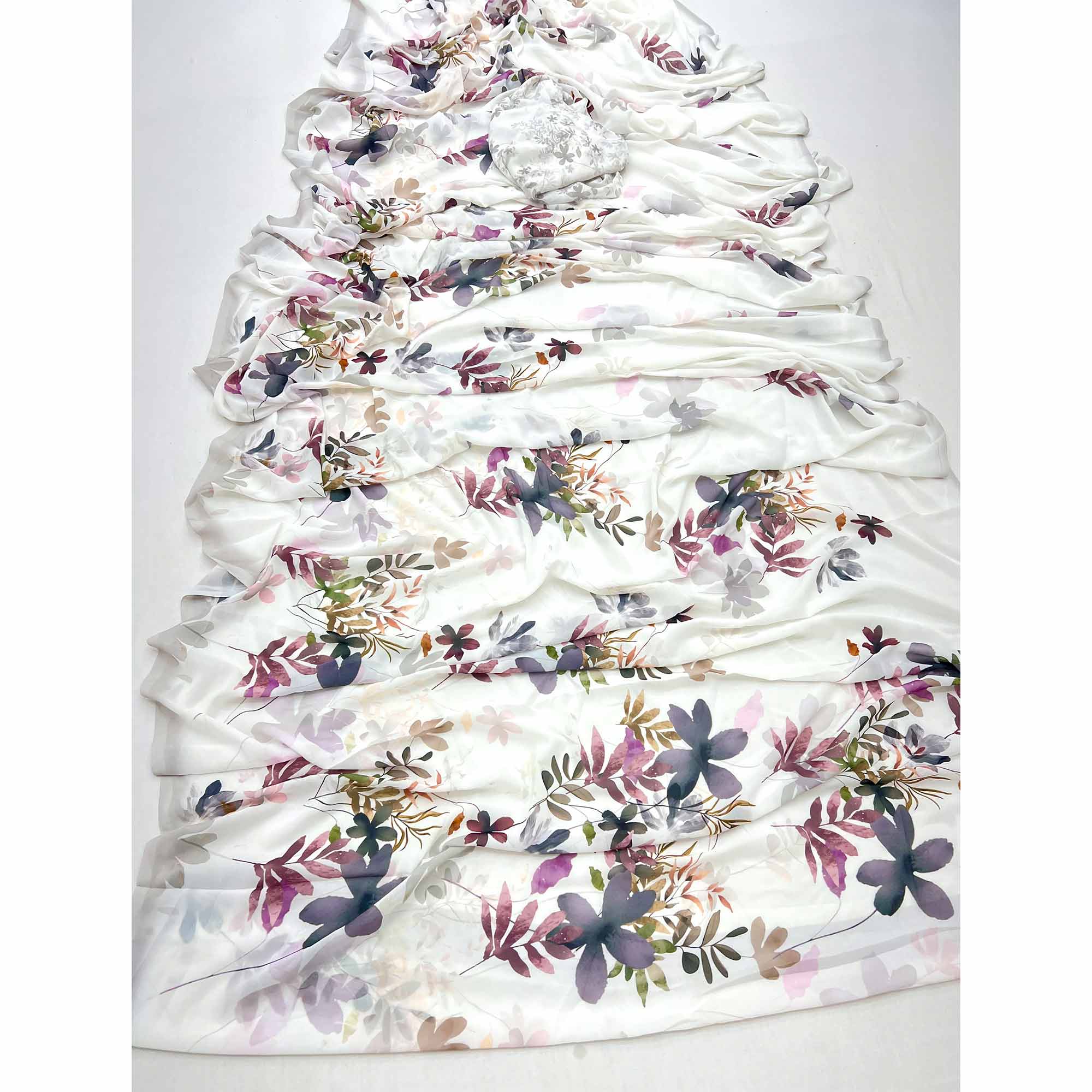 Timeless White Floral Digital Print Georgette Saree For Special Occasions