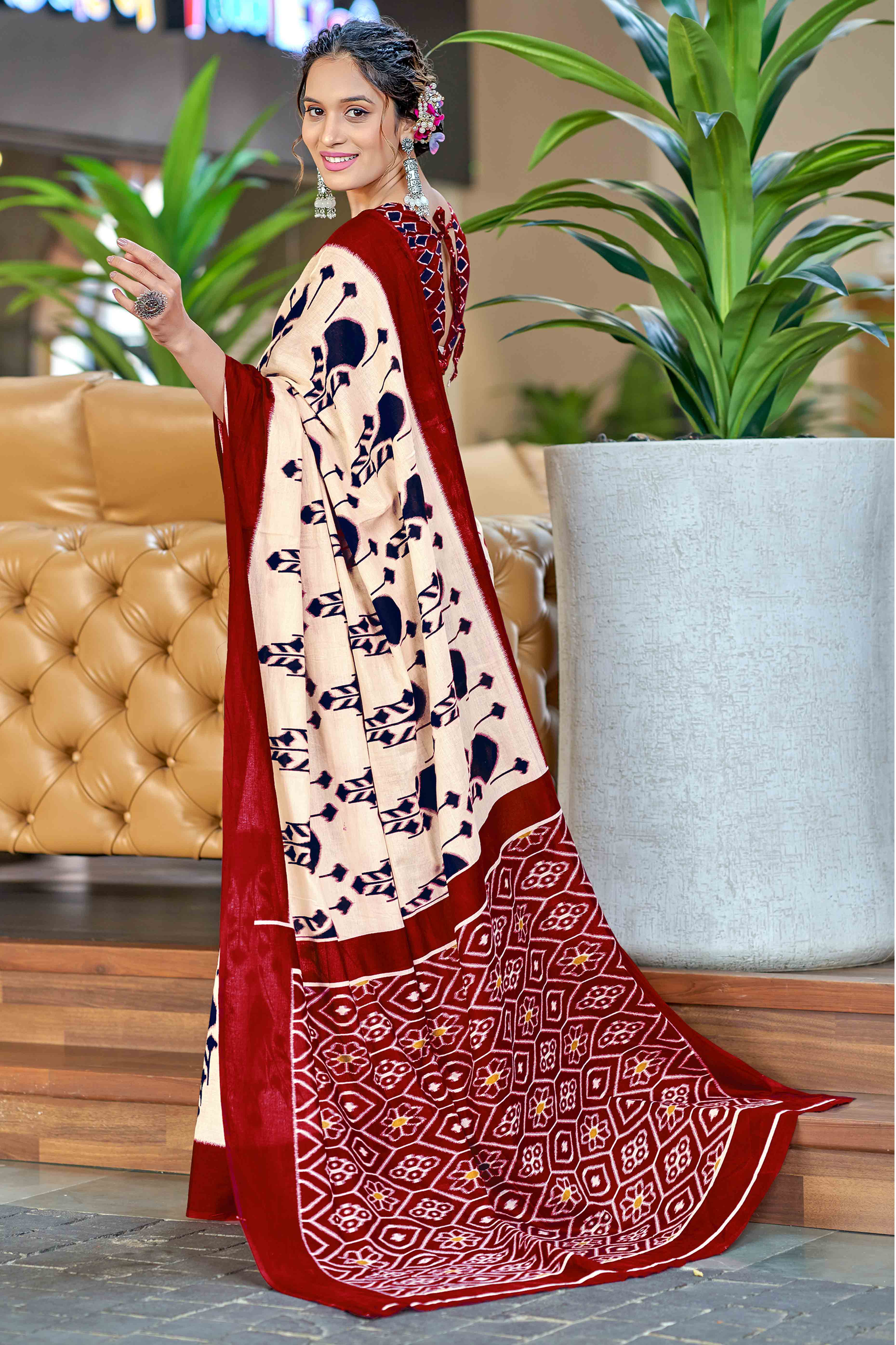 Cream & Maroon Abstract Printed Soft Pure Cotton Saree