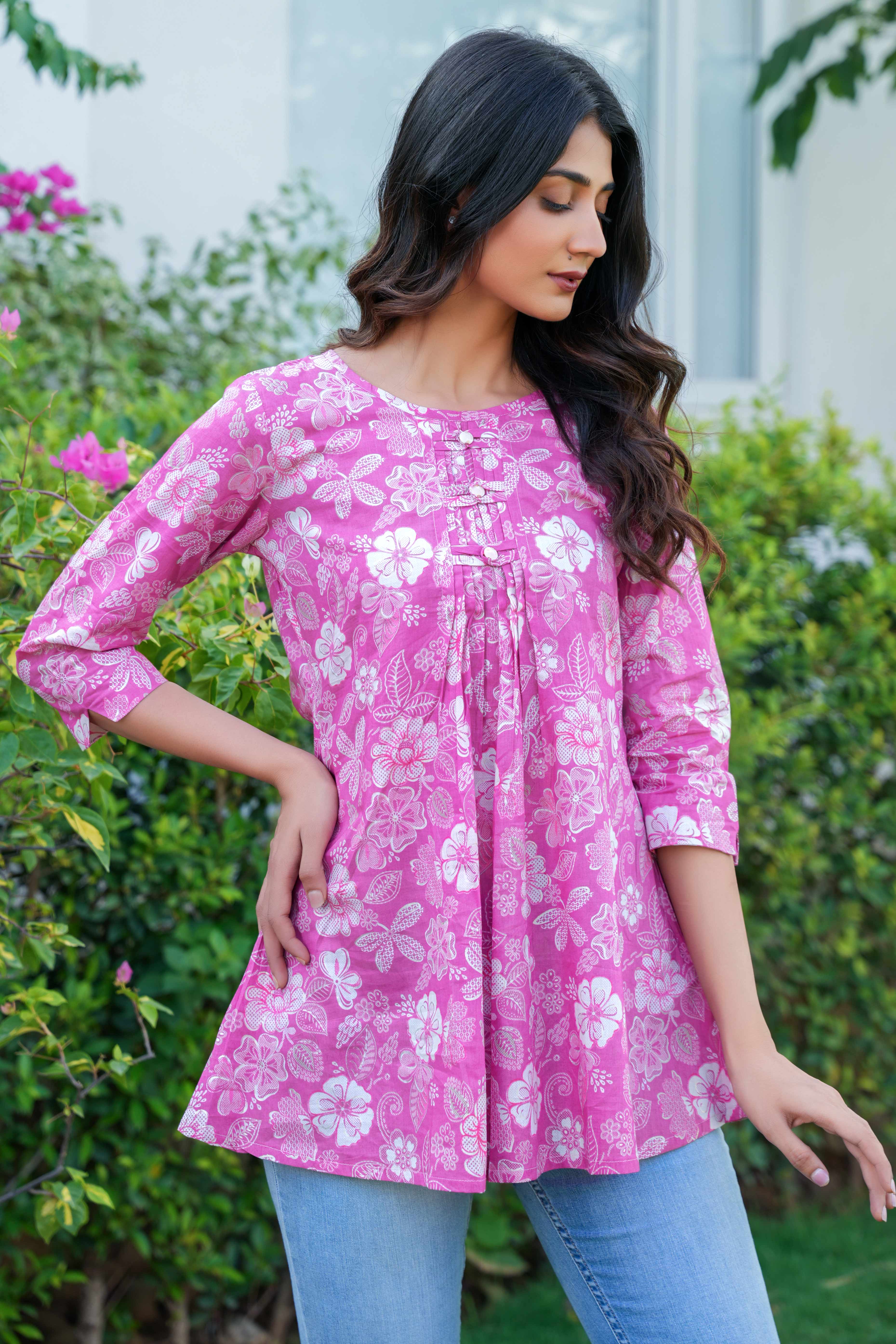 Pink Short Cotton Top with Structured Floral Weaves