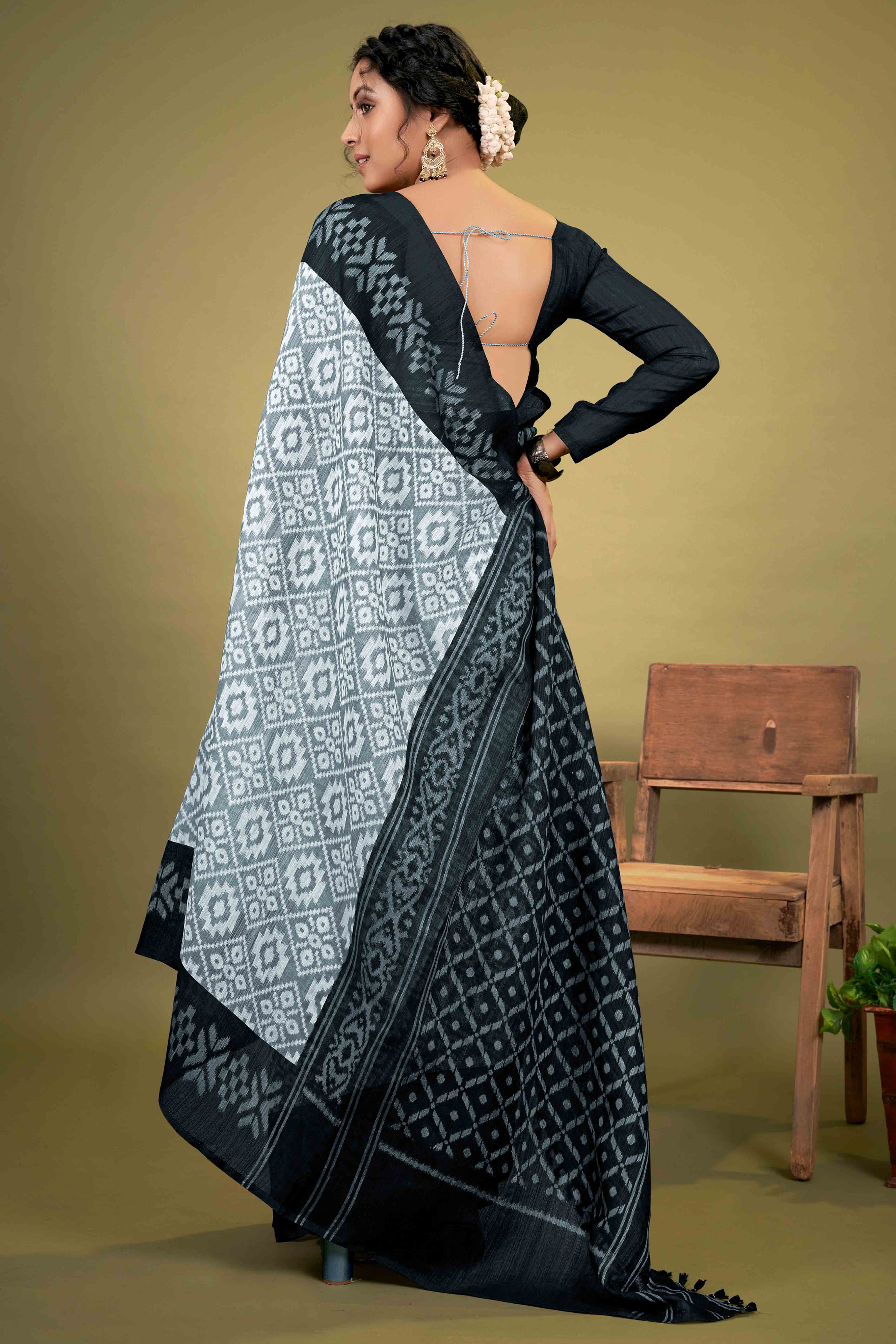 Black Ikkat Printed Cotton Slub Saree