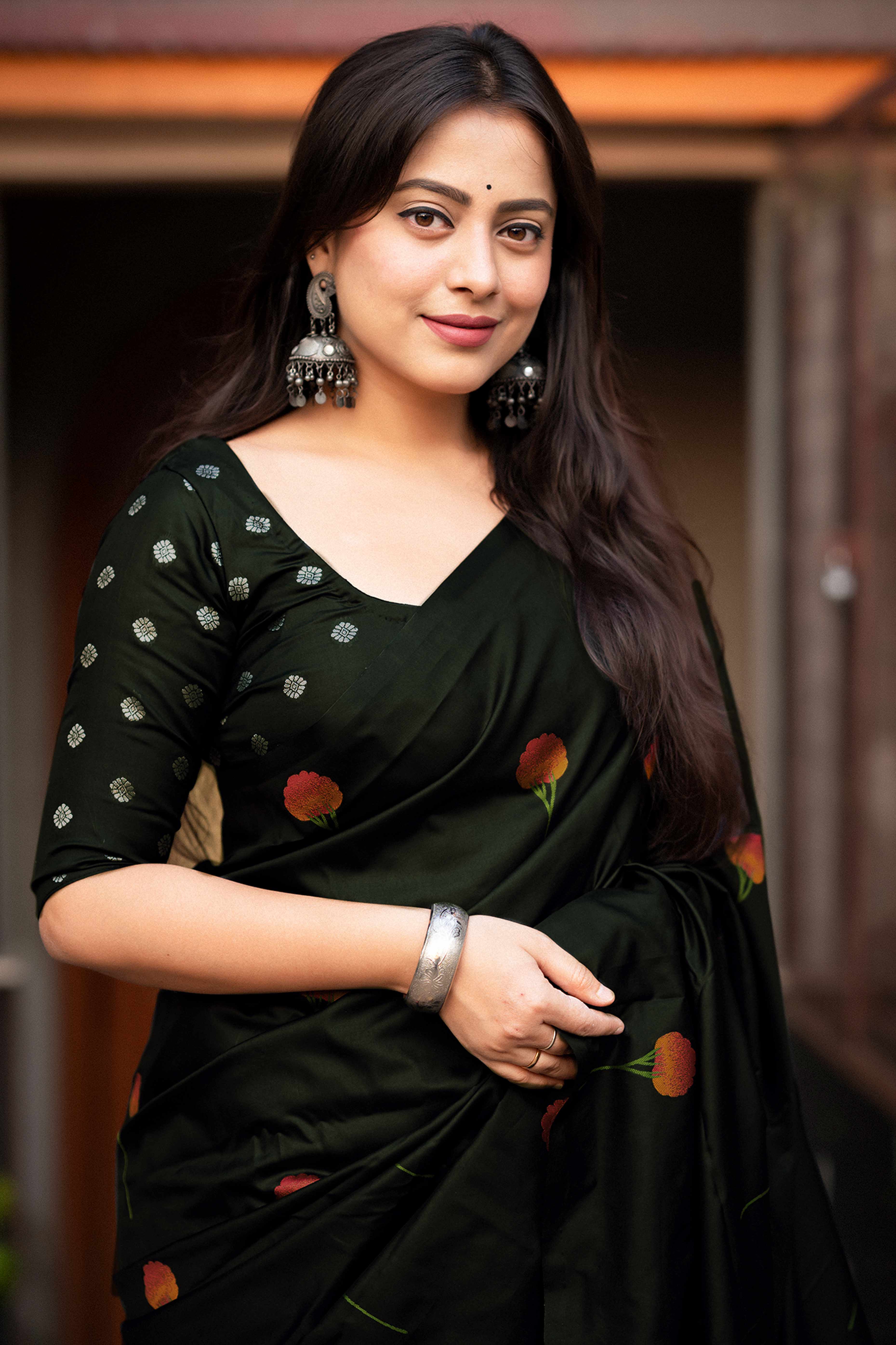 Graceful Black Banarasi Silk Saree With Floral Zari Weaving & Tassel Border