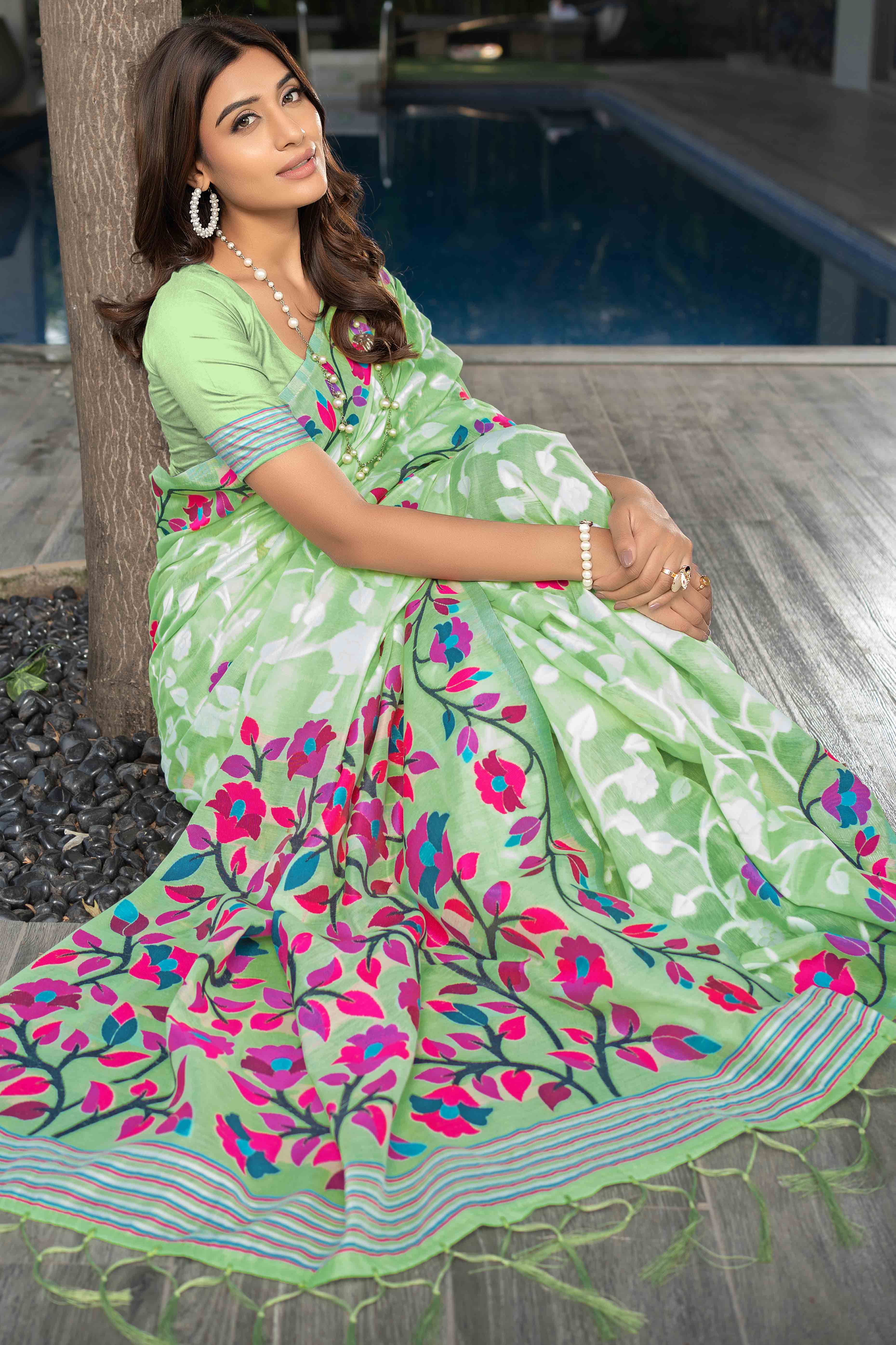 Green Floral Woven Cotton Jacquard Jamdani Saree With A Graceful Tassel Border