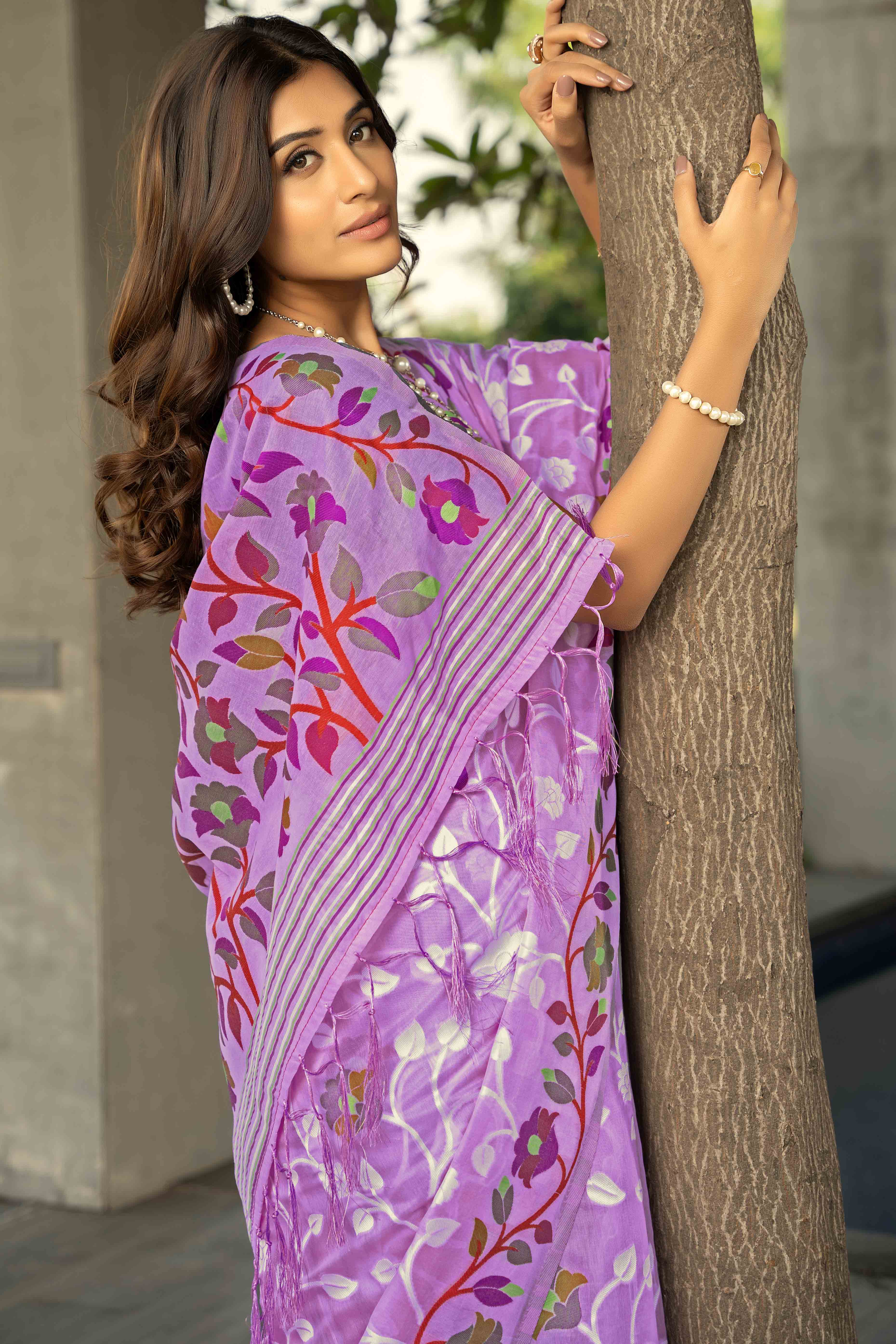 Lavender Floral Woven Cotton Jacquard Jamdani Saree With A Graceful Tassel Border