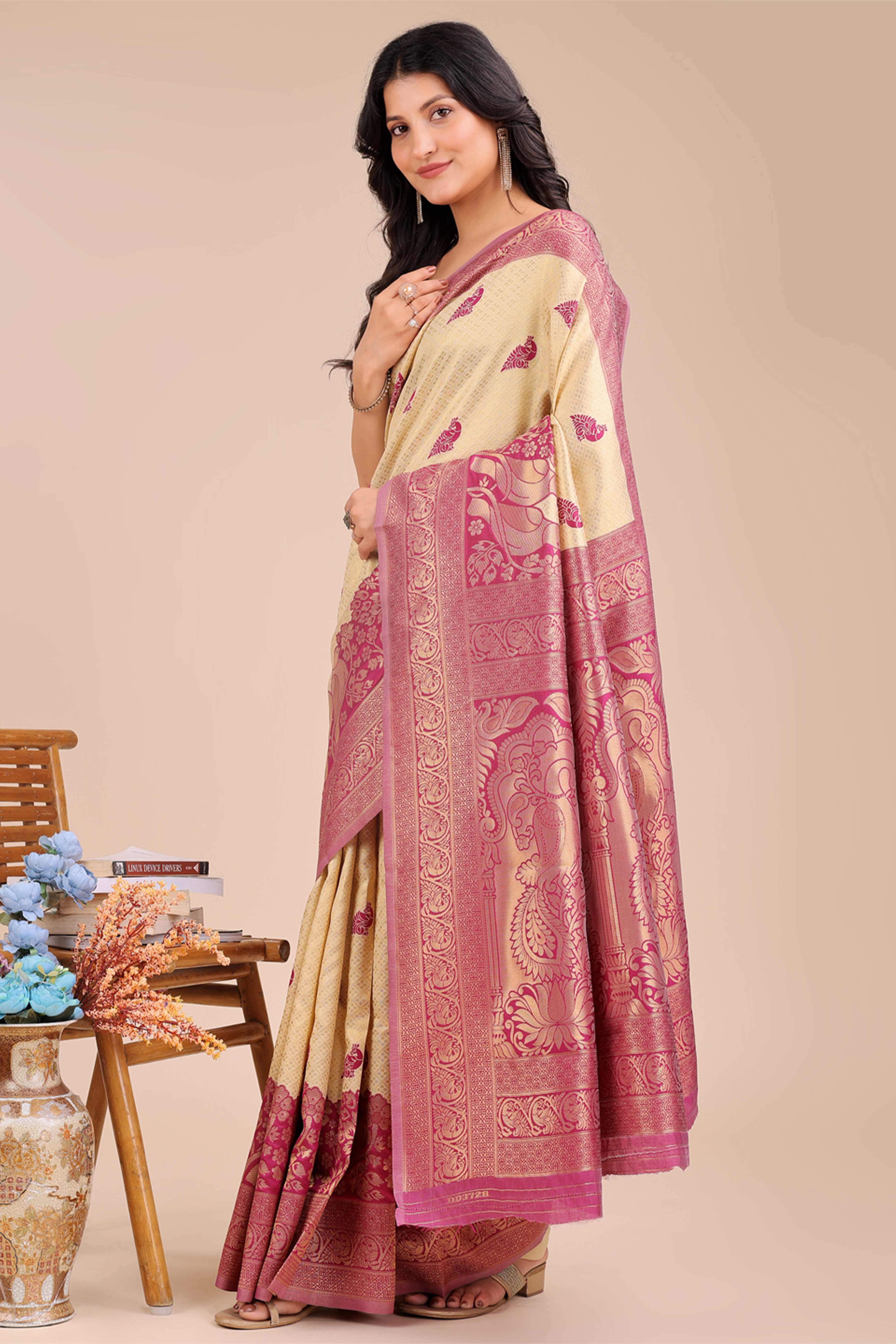 Cream & Magenta Floral Zari Weaving Banarasi Silk Saree With Intricate Peacock Pallu