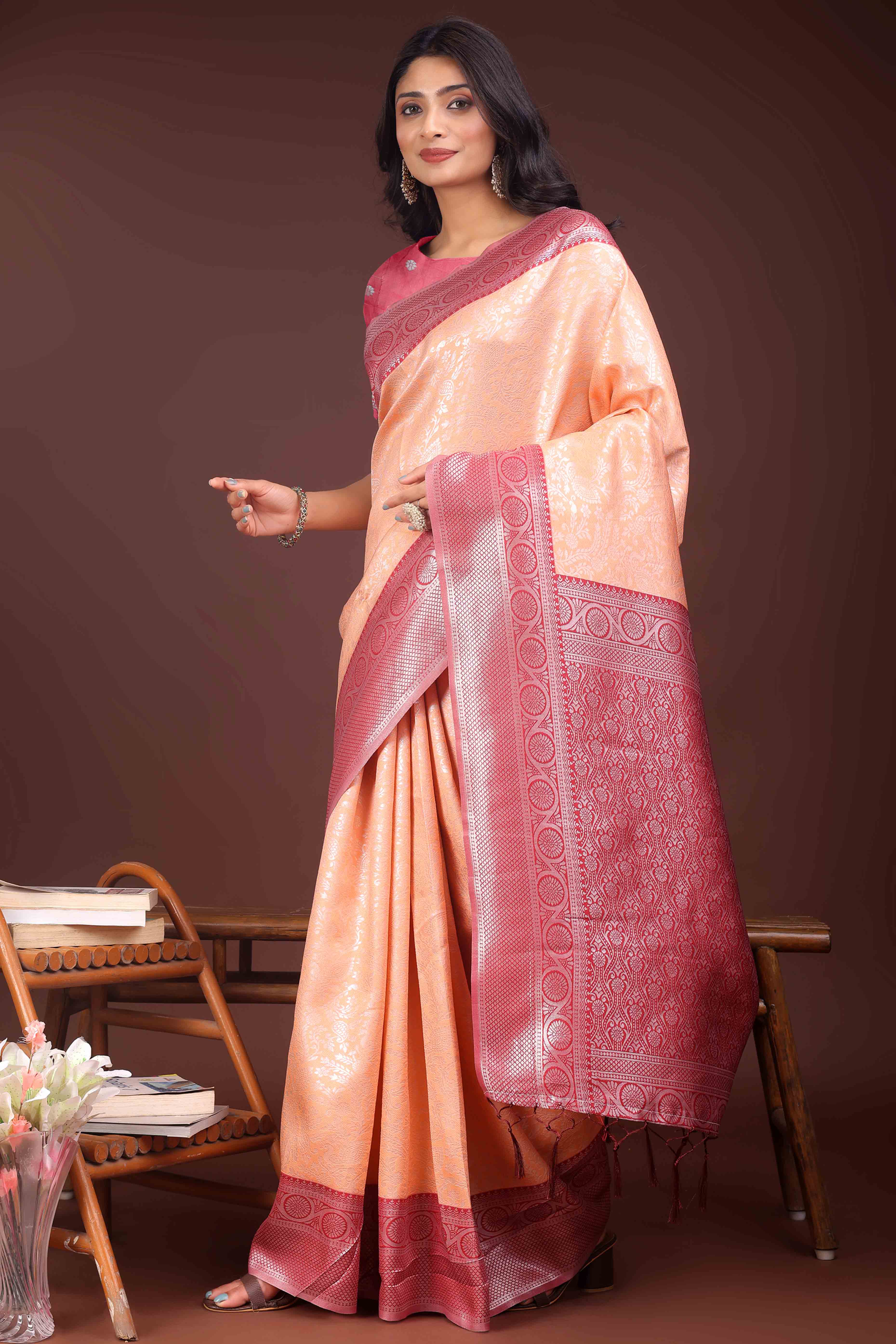 Peach Floral Zari Weaving Lichi Cotton Silk Saree With Tassel Border