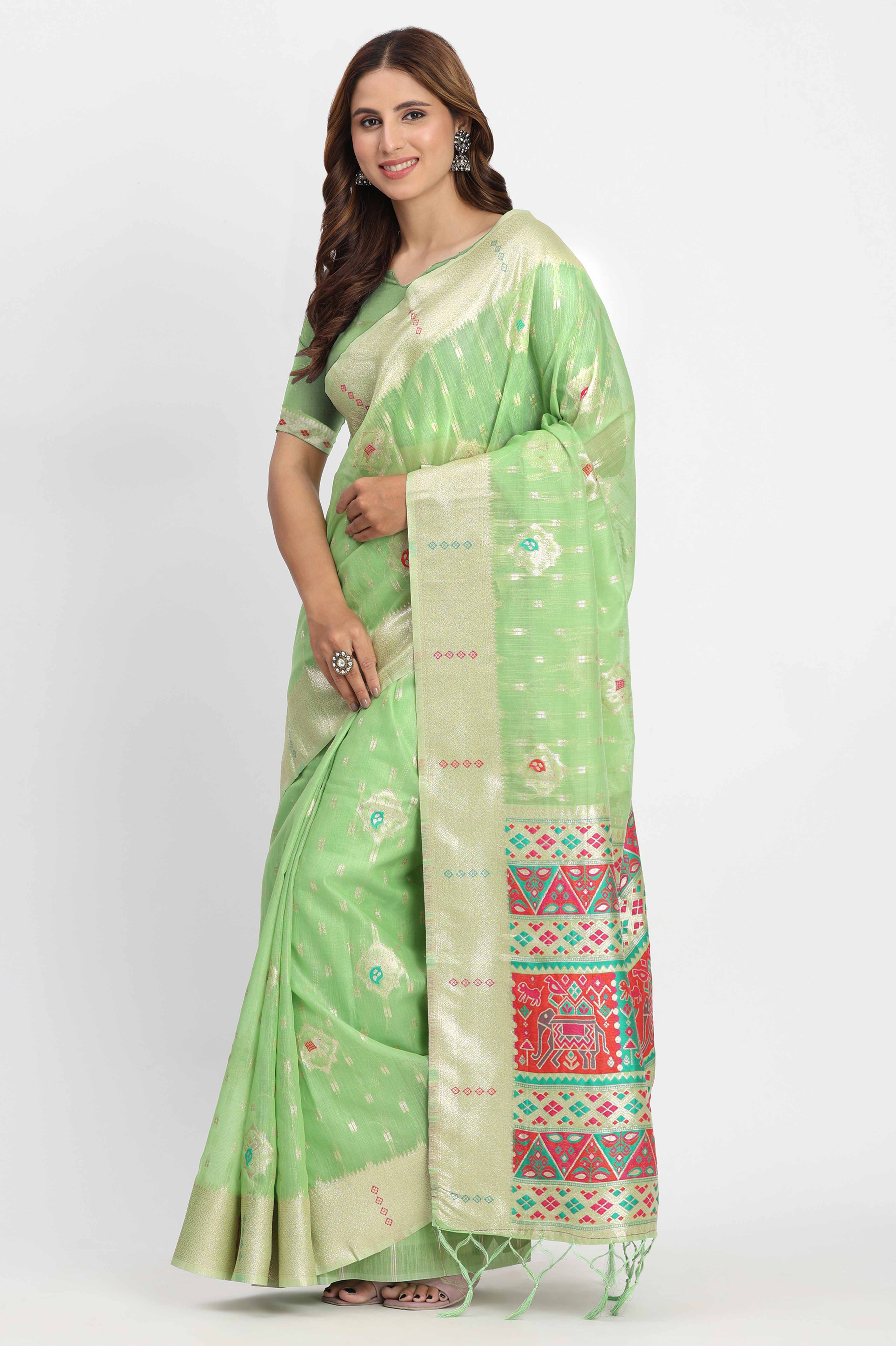 Shimmering Green linen Cotton Saree Embellished With Rich Zari Weaving And Tassels Pallu