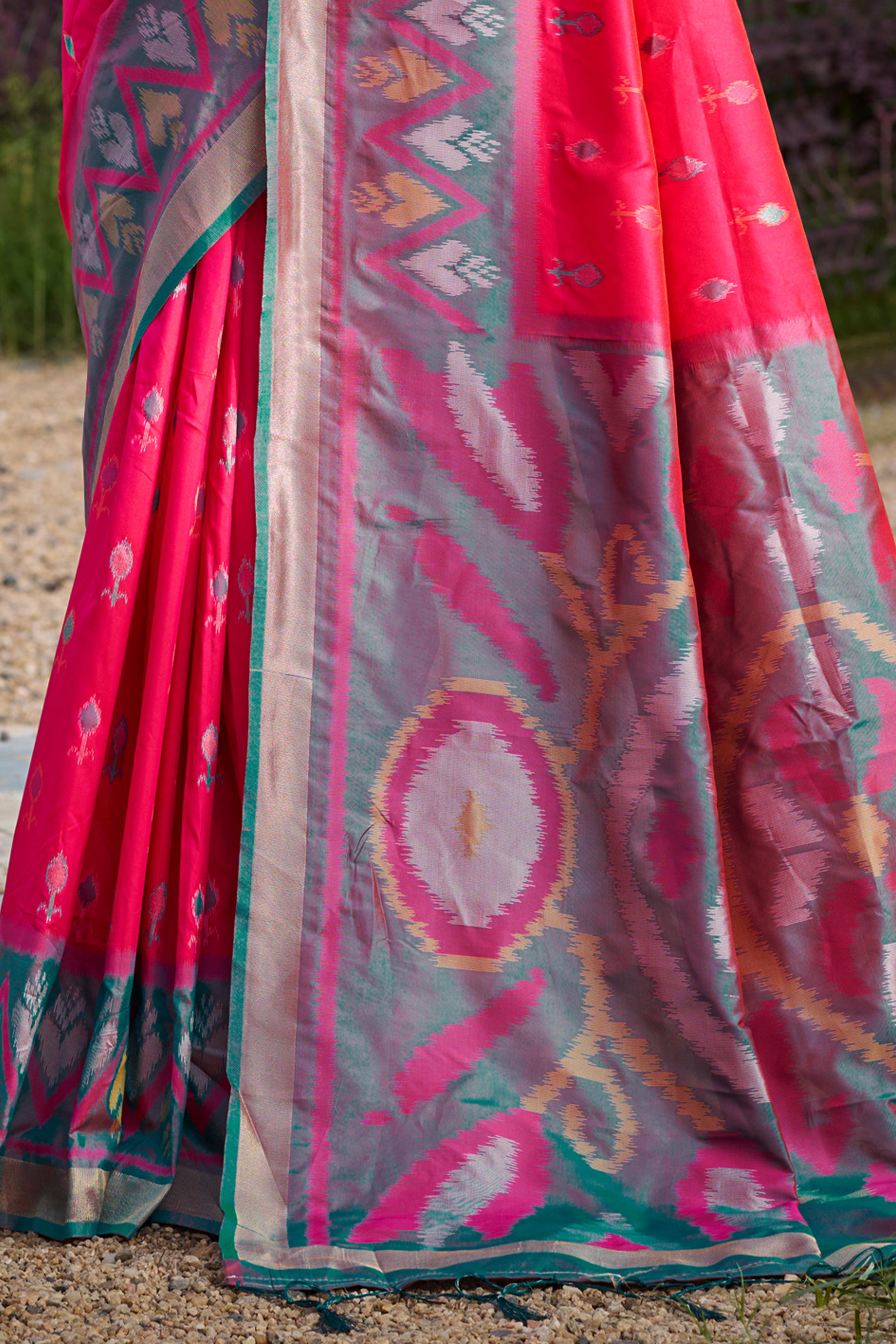 Elegant Pink Pochampally Ikkat Silk Blend Saree Featuring Intricate Weaving & Tassel Pallu