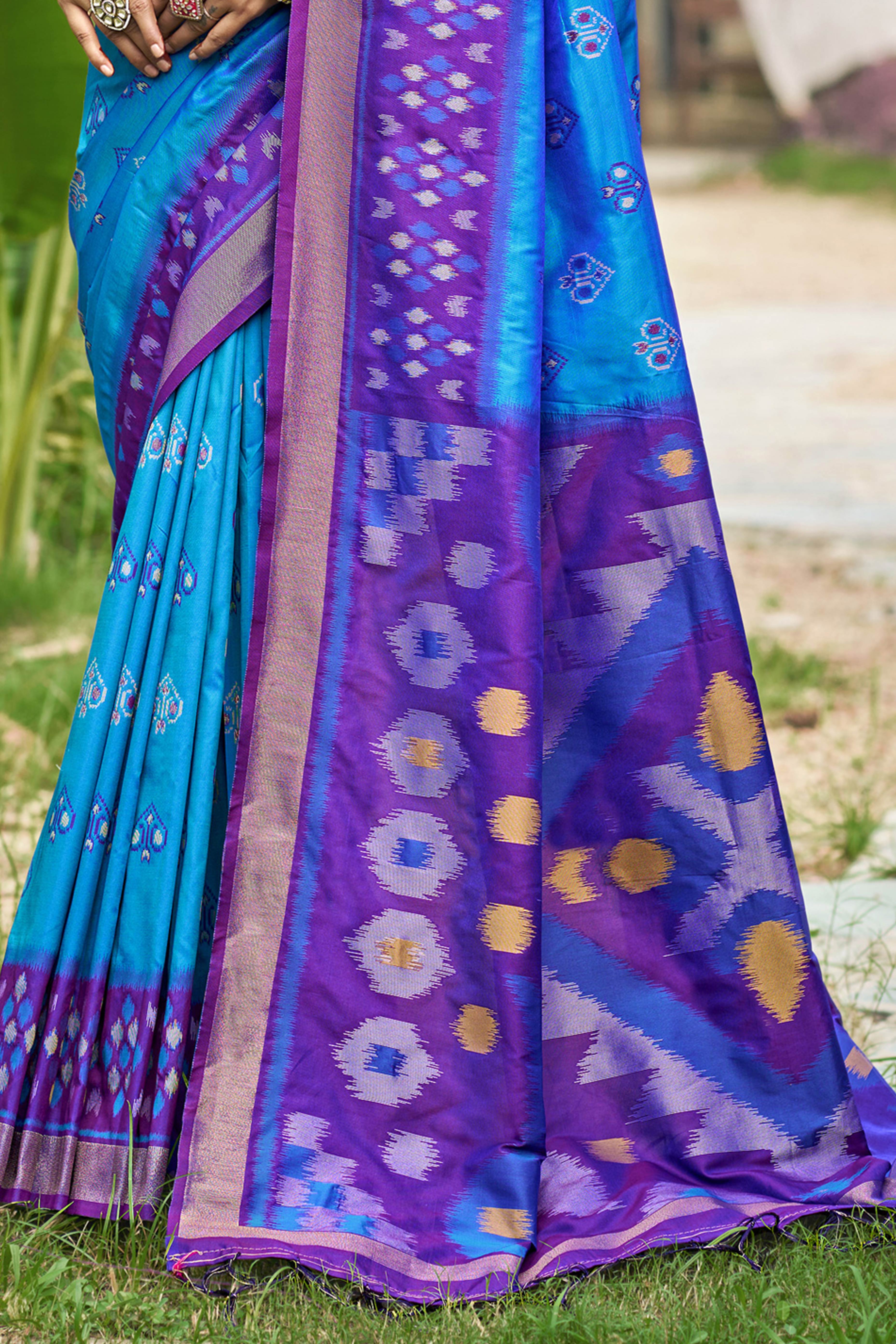 Classic Blue Pochampally Ikkat Silk Blend Saree Completed With Refined Weaving & Tassel Pallu