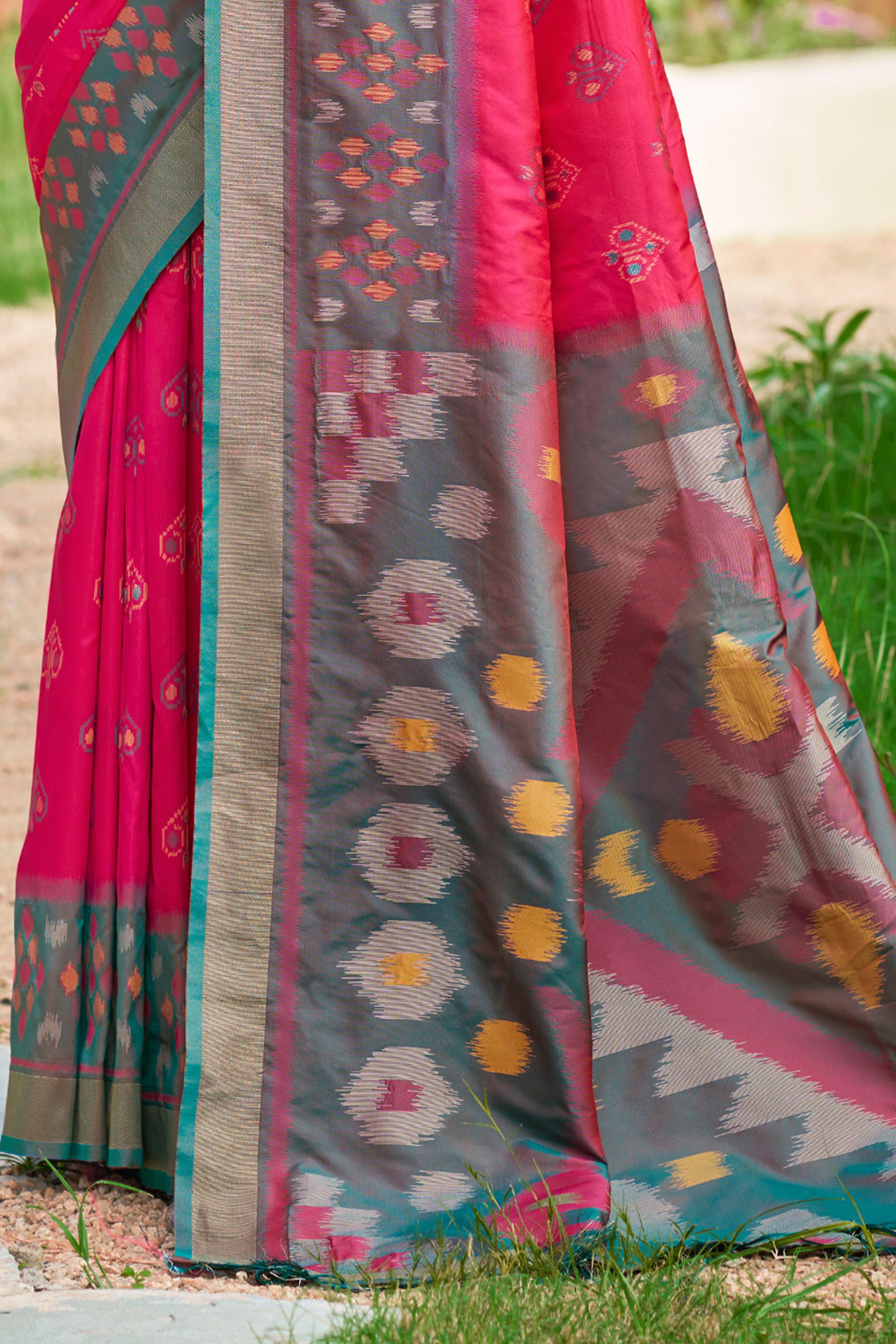 Classic Pink Pochampally Ikkat Silk Blend Saree Completed With Refined Weaving & Tassel Pallu