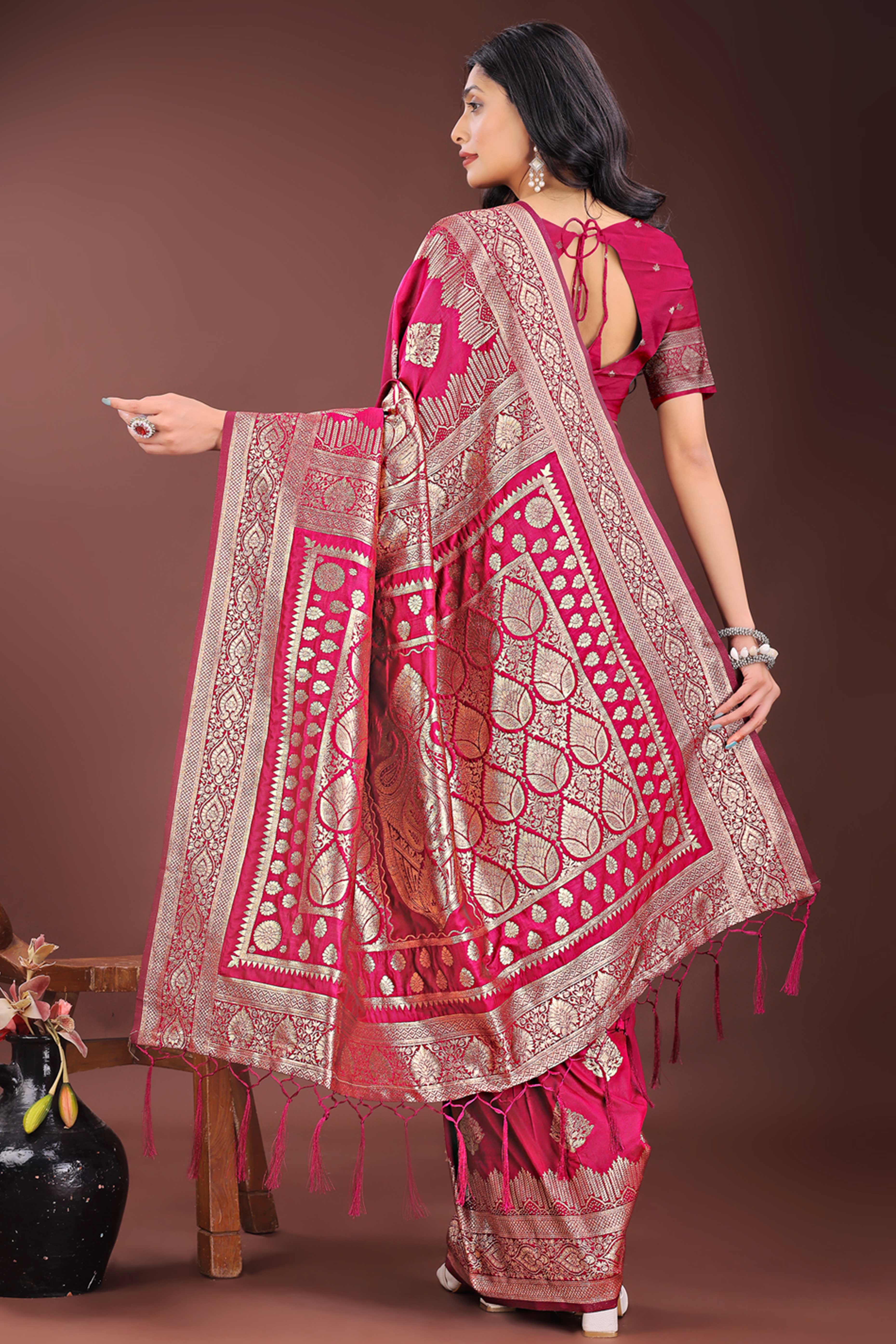 Elegant Magenta Floral Zari Woven Kanjivaram Silk Saree Crafted for Timeless Festive Glamour