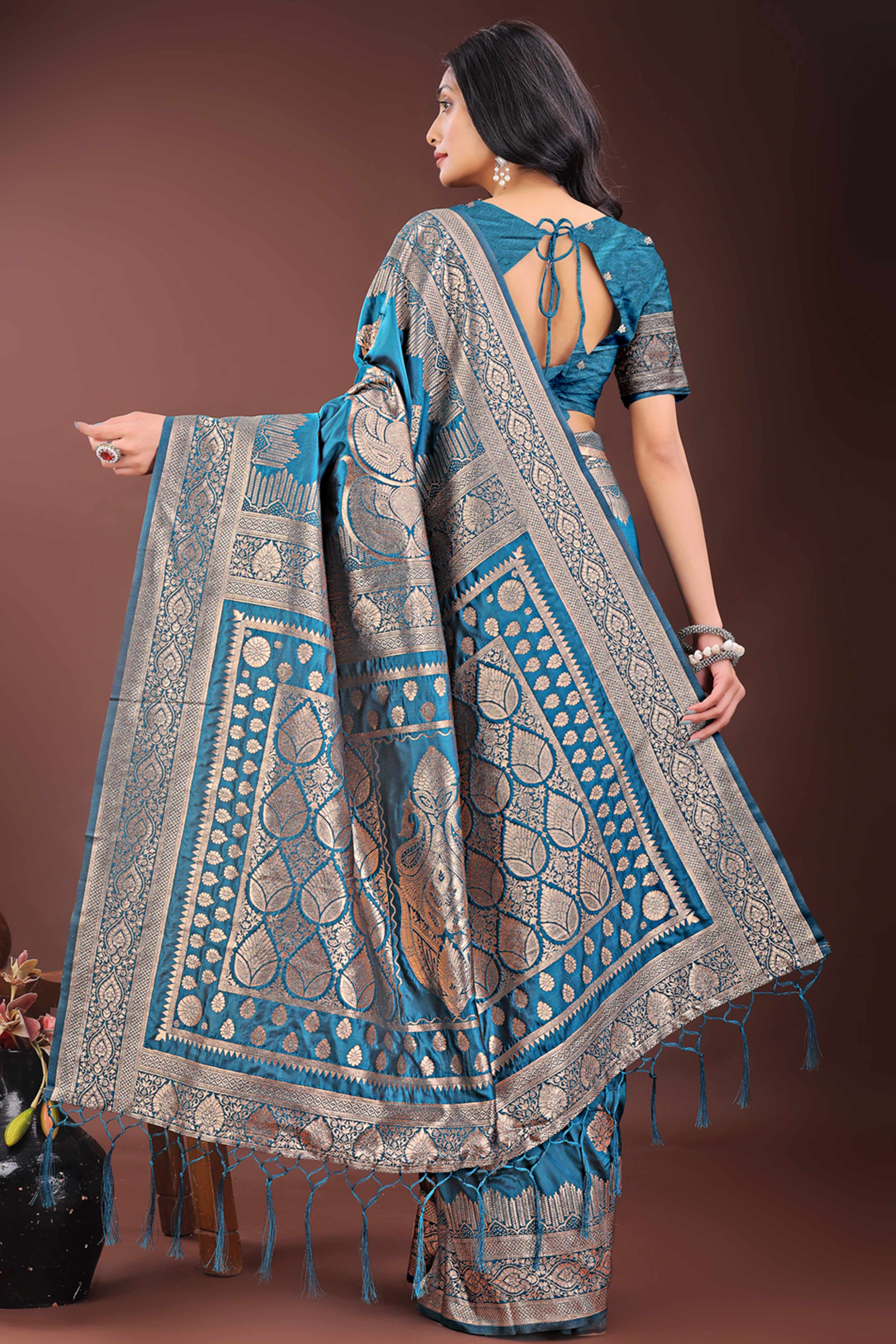 Elegant Teal Floral Zari Woven Kanjivaram Silk Saree Crafted for Timeless Festive Glamour