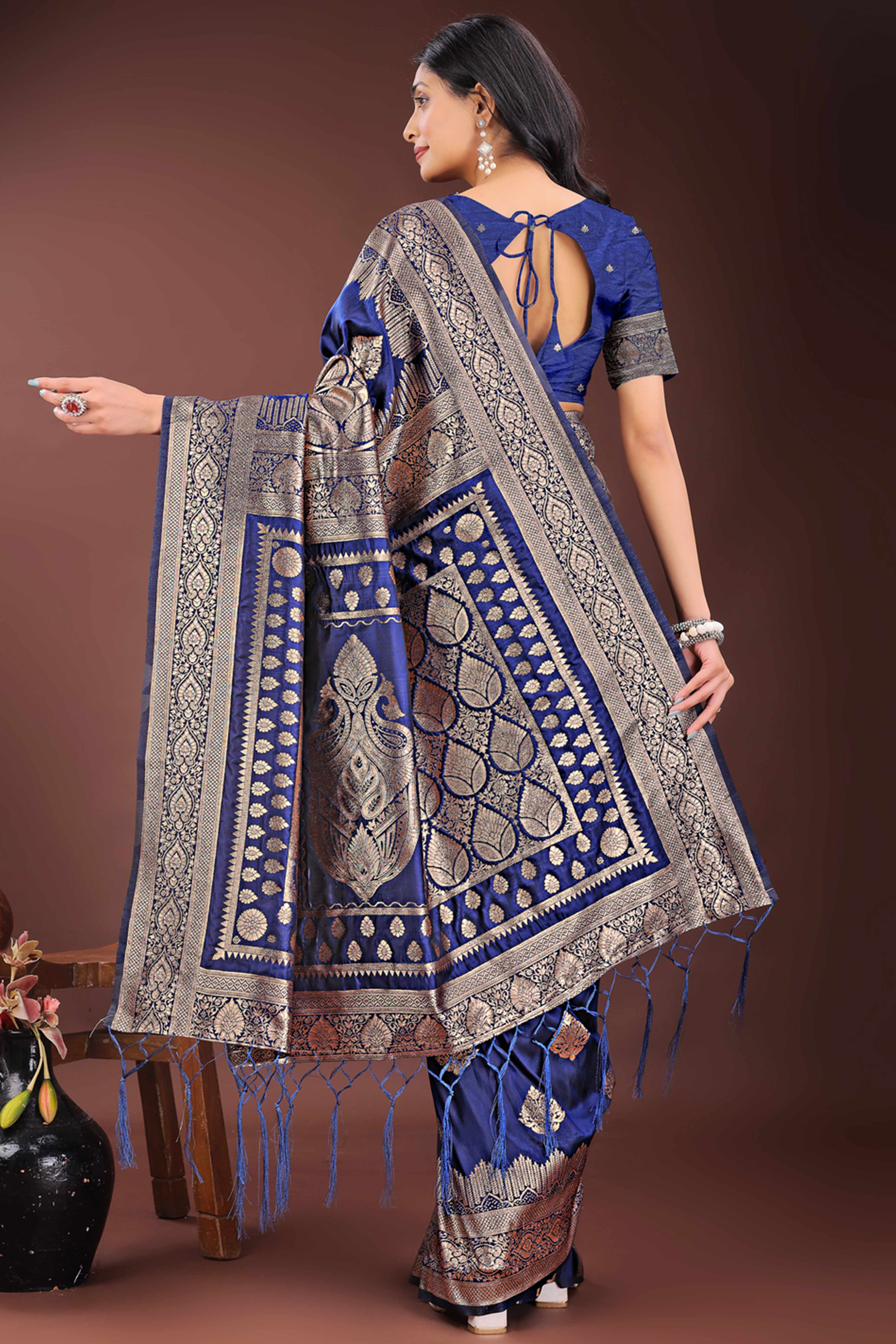 Elegant Navy Blue Floral Zari Woven Kanjivaram Silk Saree Crafted for Timeless Festive Glamour
