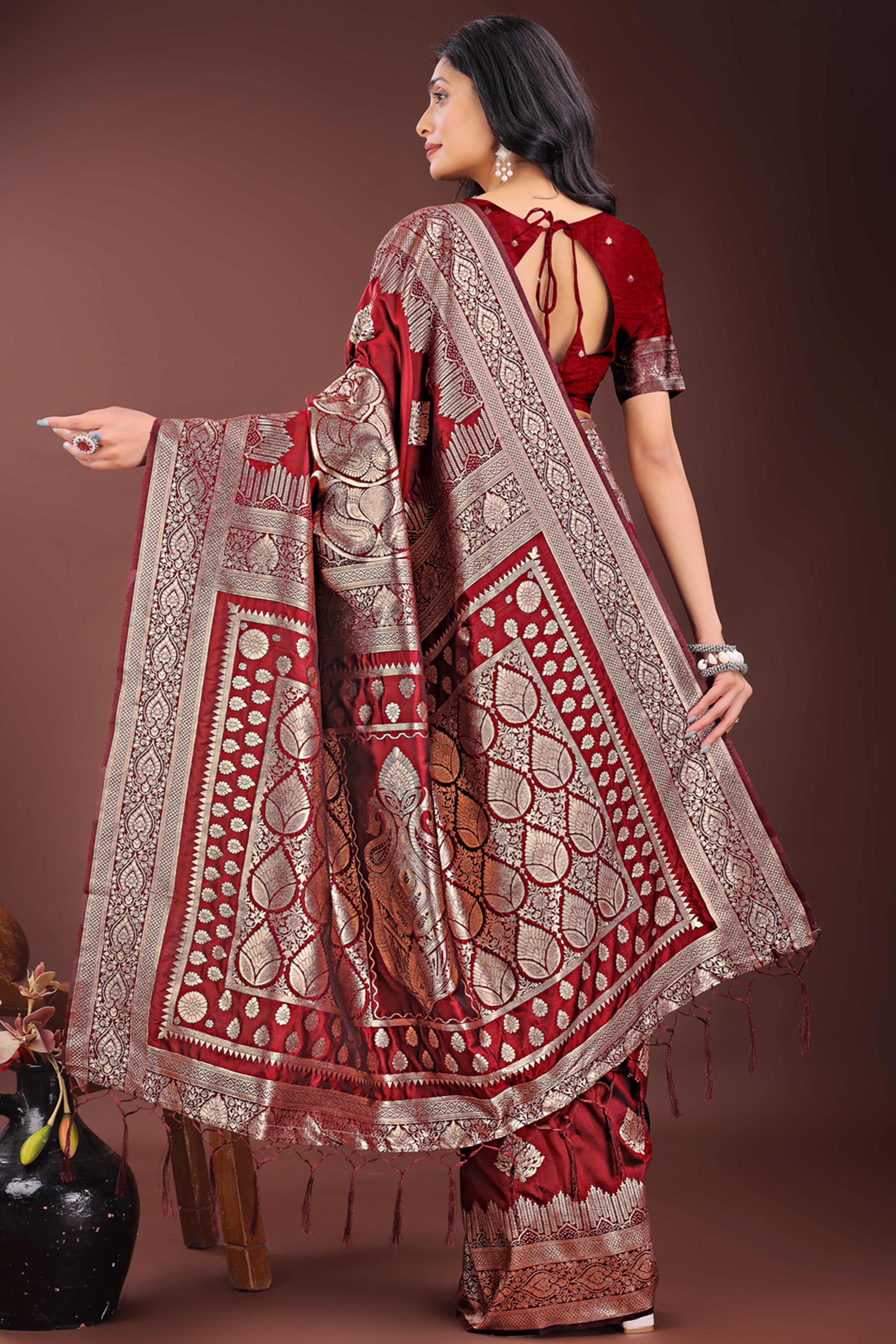 Elegant Maroon Floral Zari Woven Kanjivaram Silk Saree Crafted for Timeless Festive Glamour
